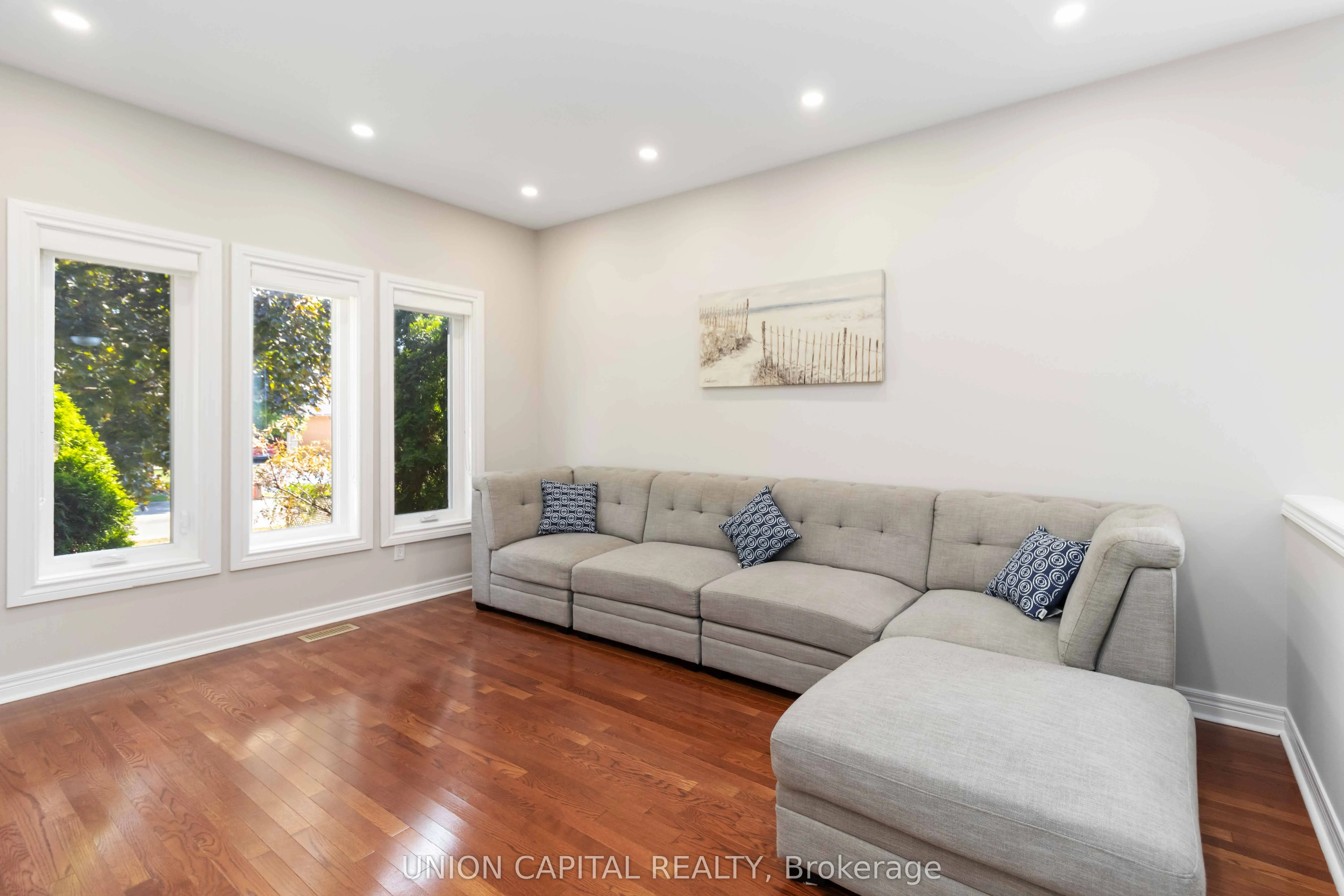 2805 Bushland Crescent