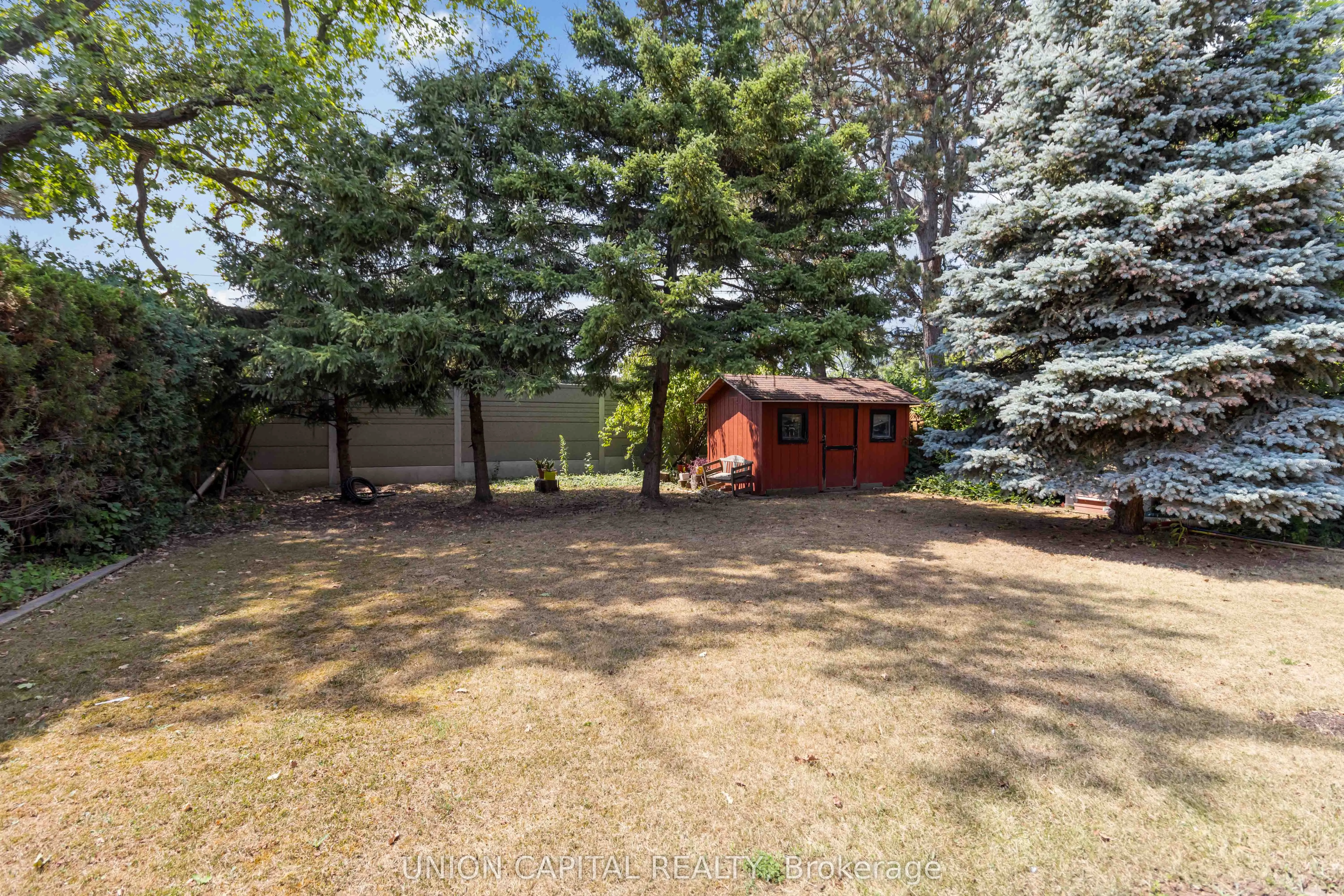 2805 Bushland Crescent