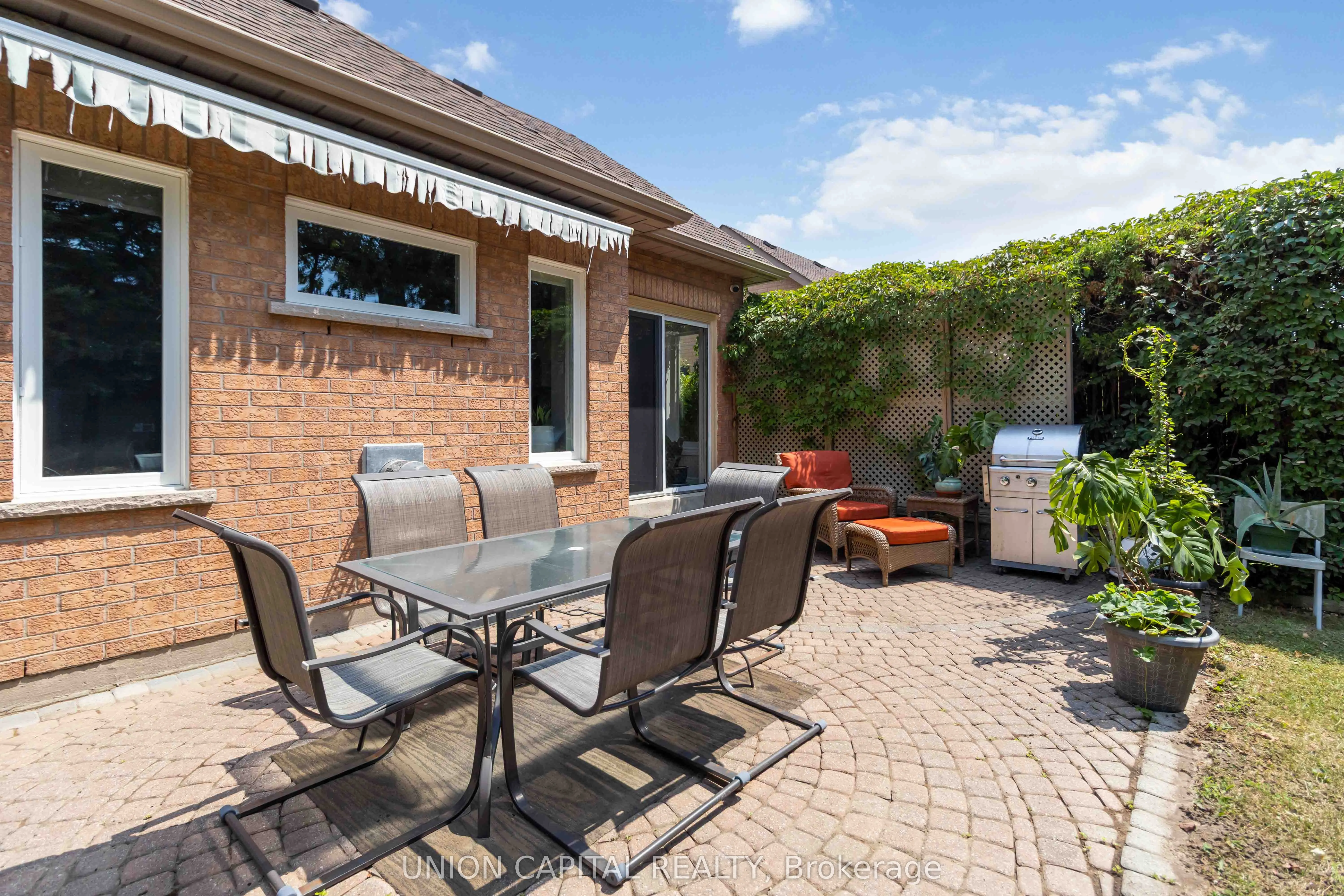 2805 Bushland Crescent