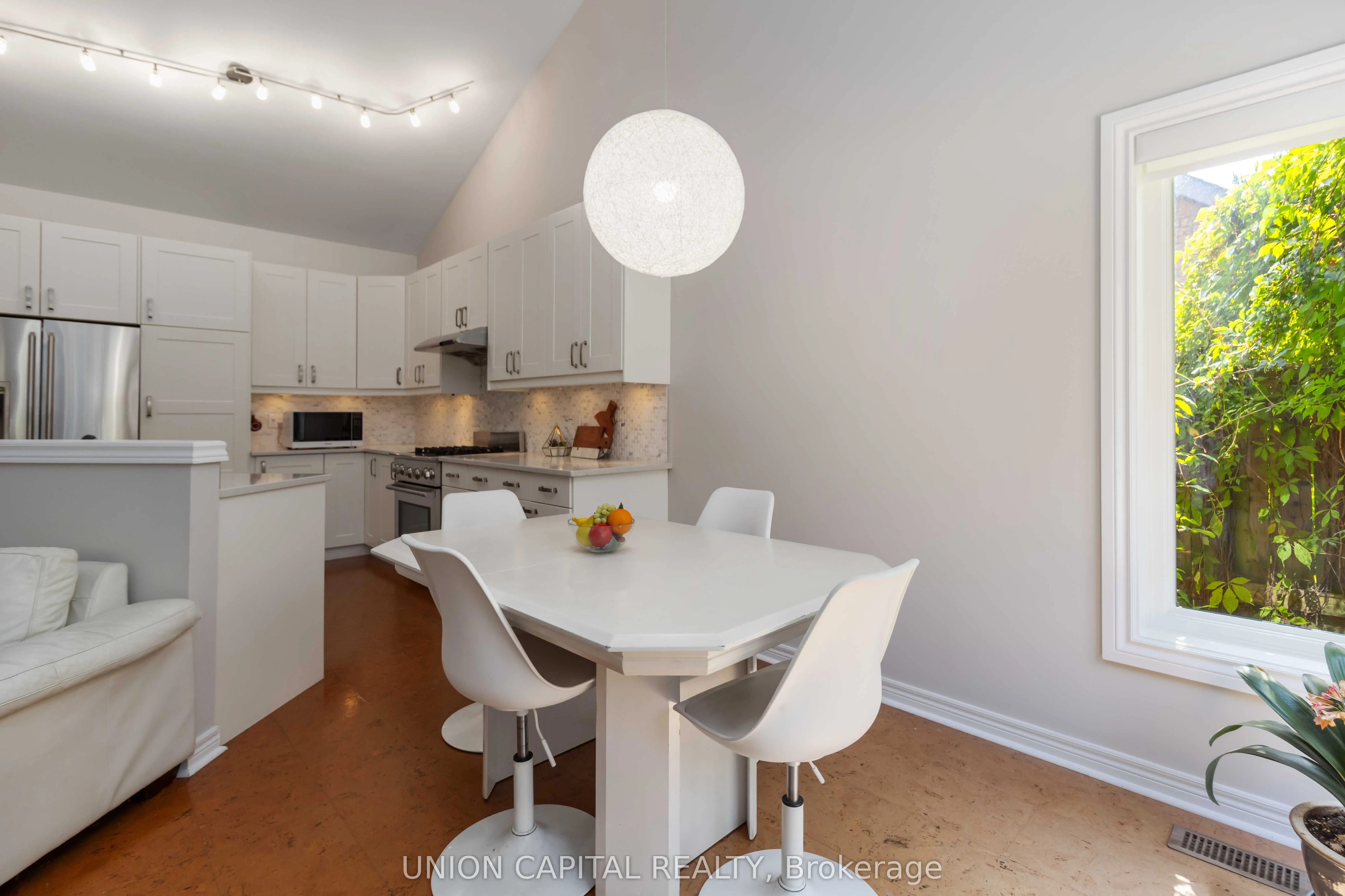 2805 Bushland Crescent
