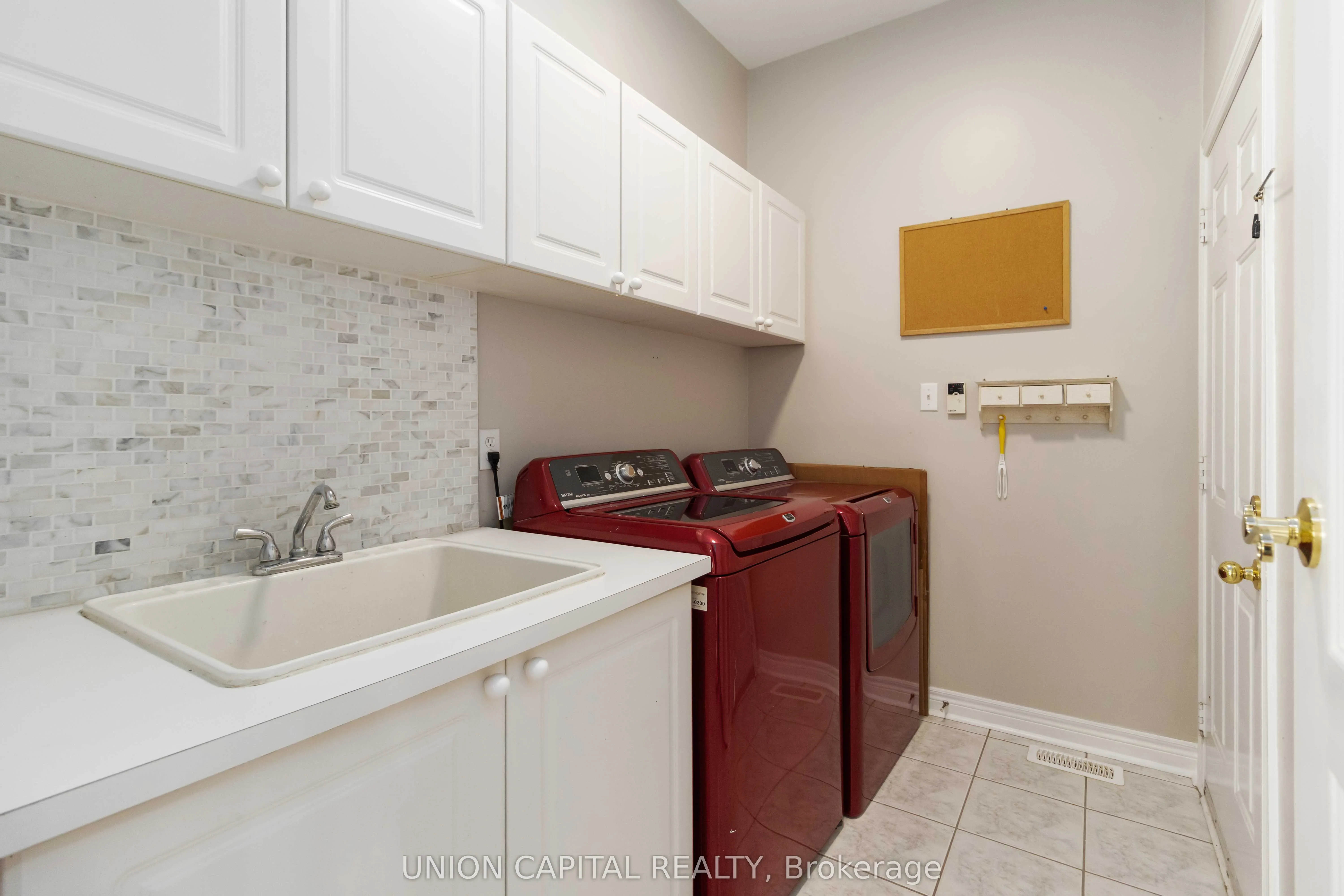 2805 Bushland Crescent