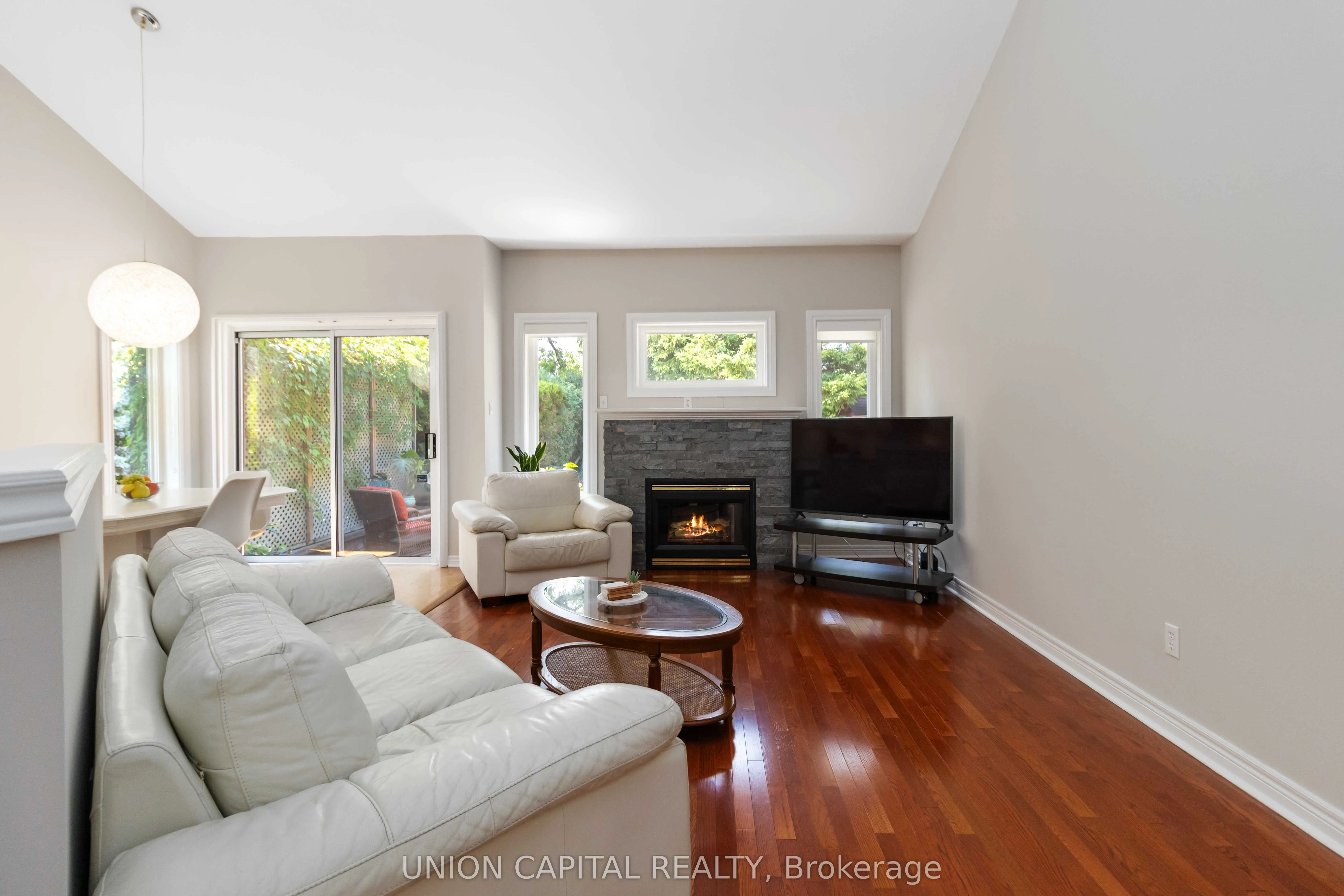 2805 Bushland Crescent