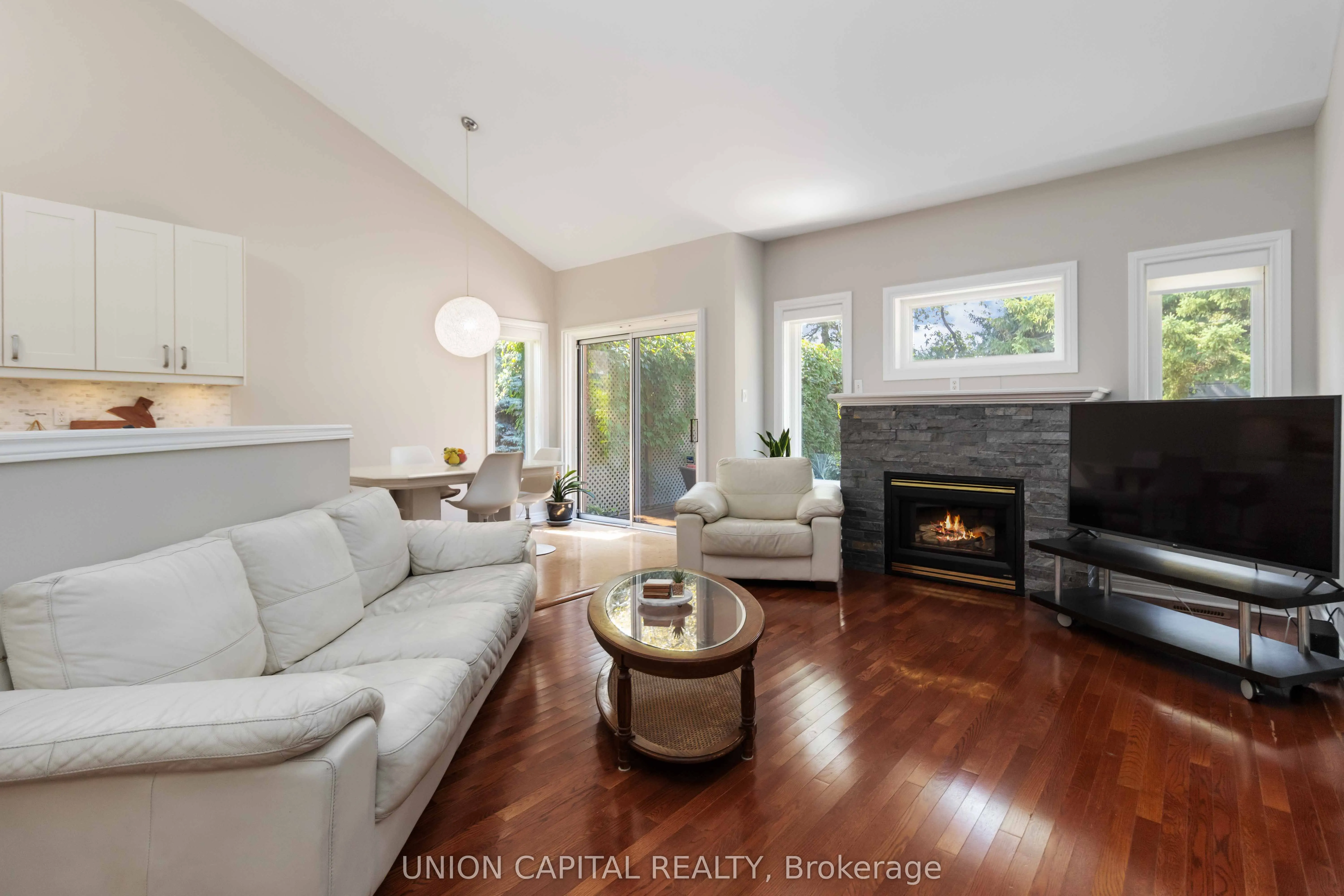 2805 Bushland Crescent