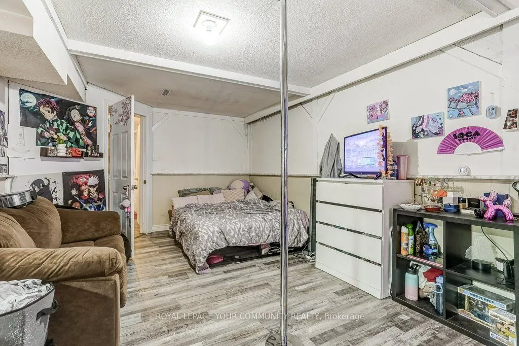 2290 Delkus Crescent