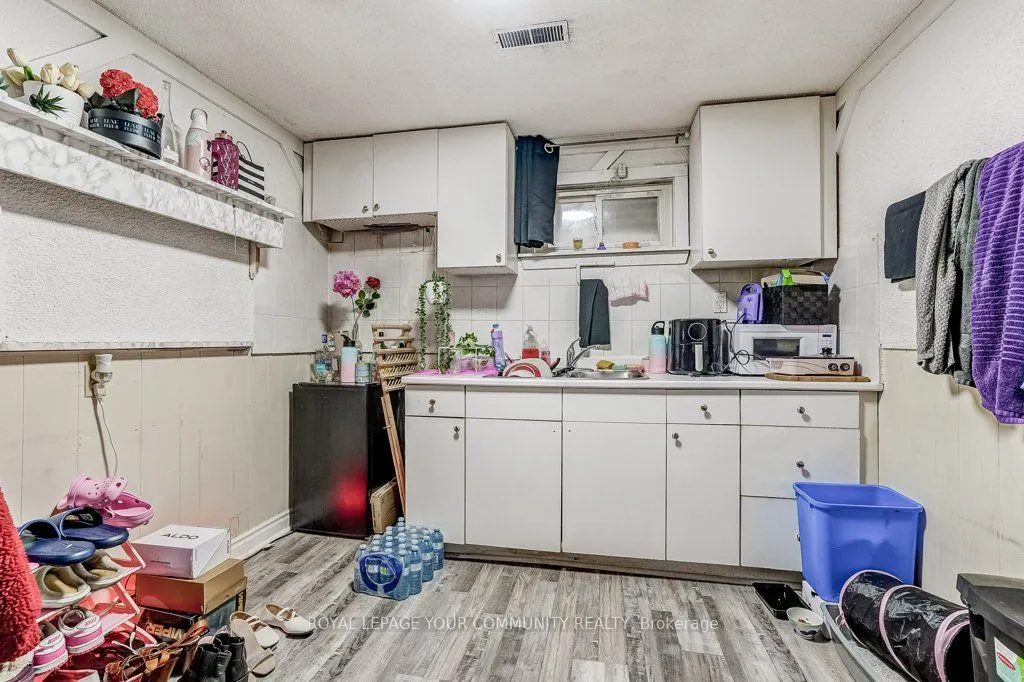 2290 Delkus Crescent