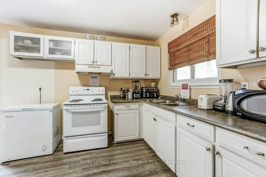2290 Delkus Crescent