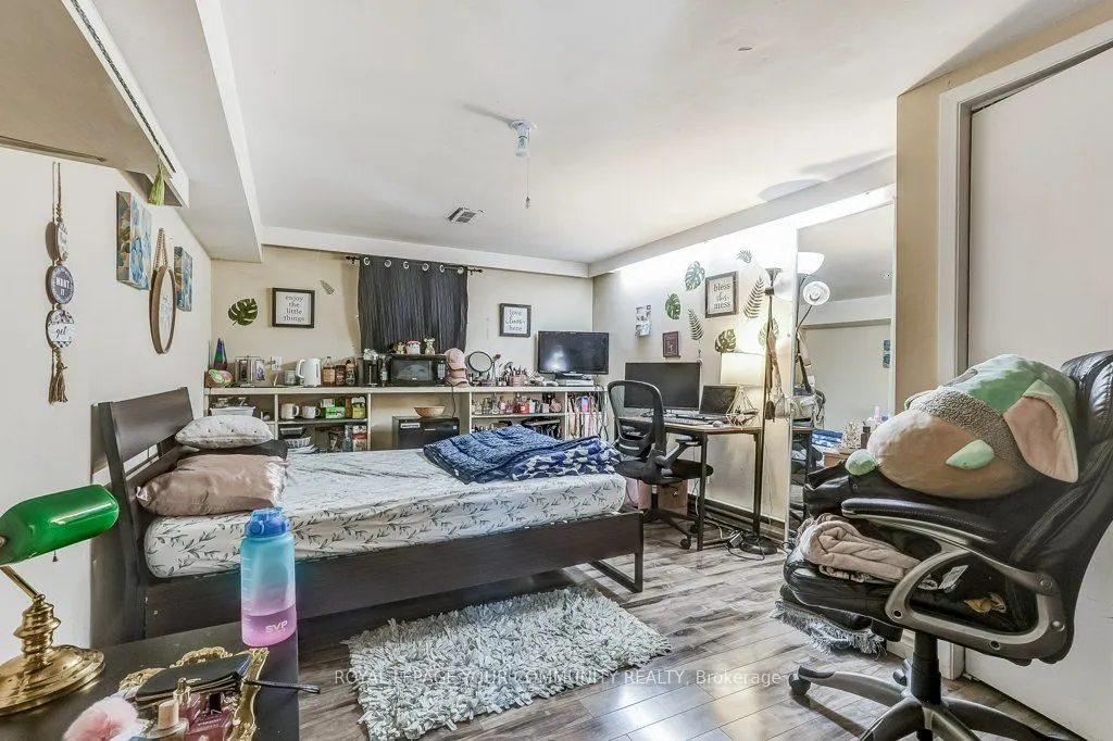 2290 Delkus Crescent