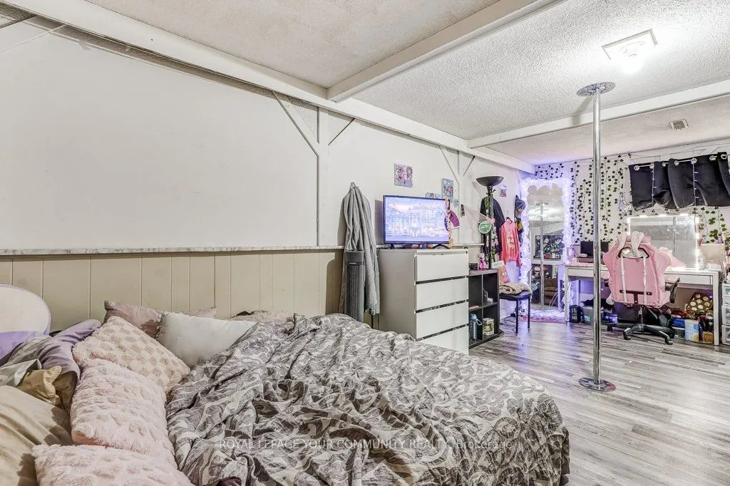 2290 Delkus Crescent