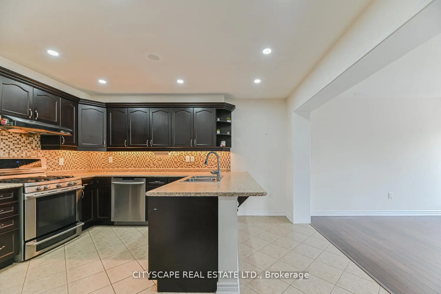 553 Pharo Point