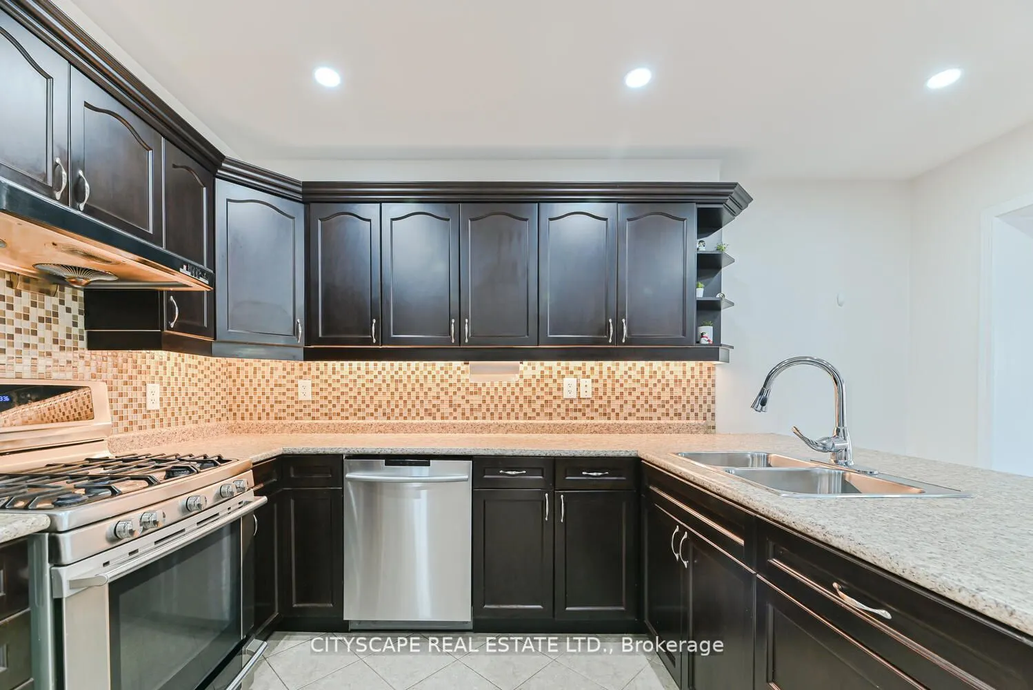 553 Pharo Point