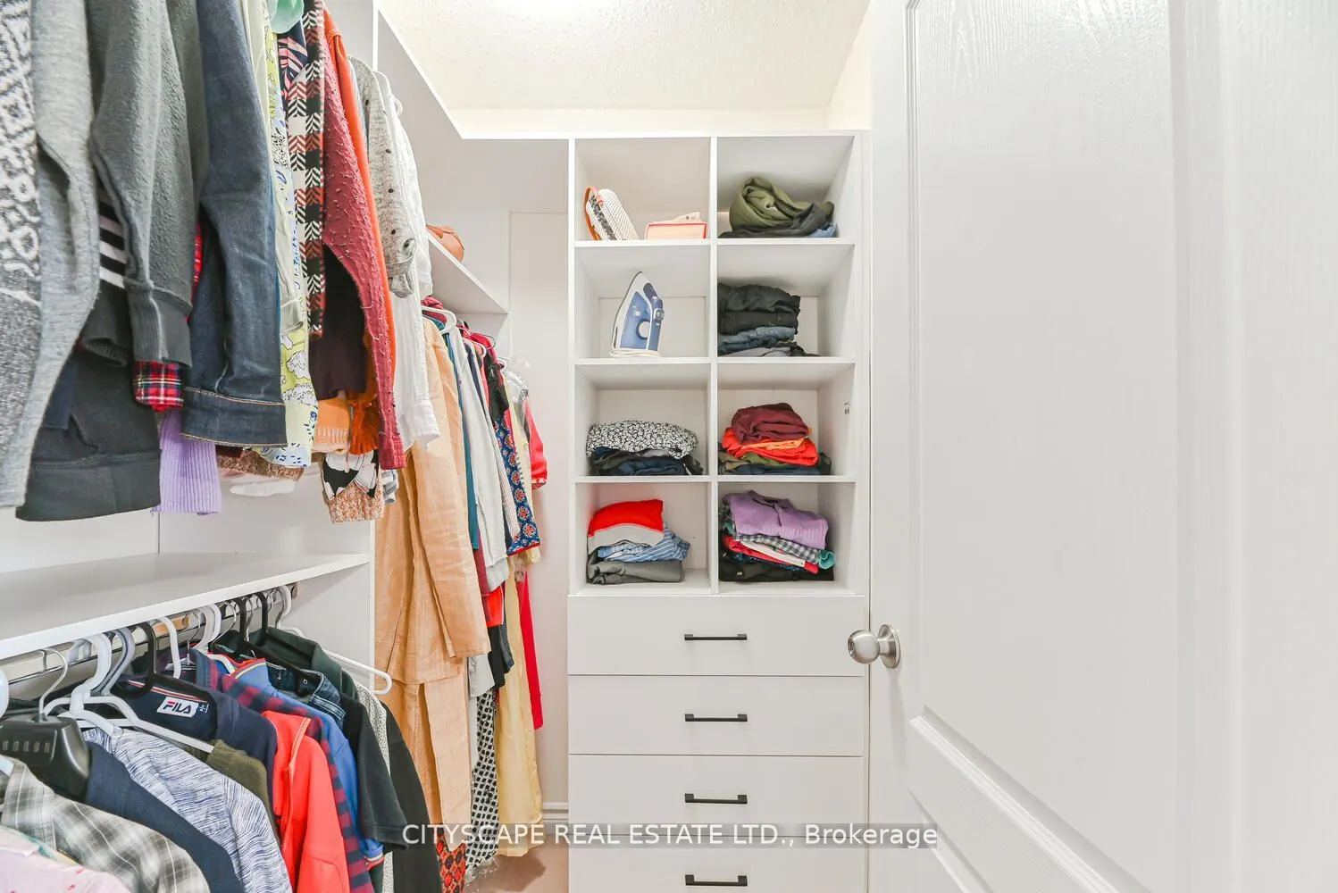 553 Pharo Point
