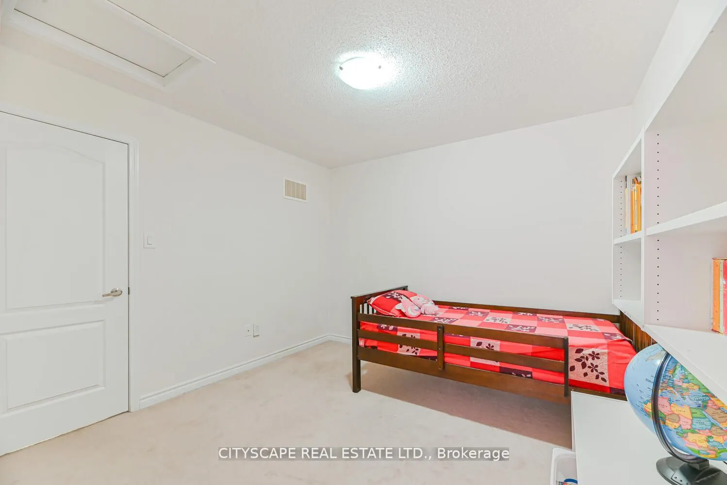 553 Pharo Point