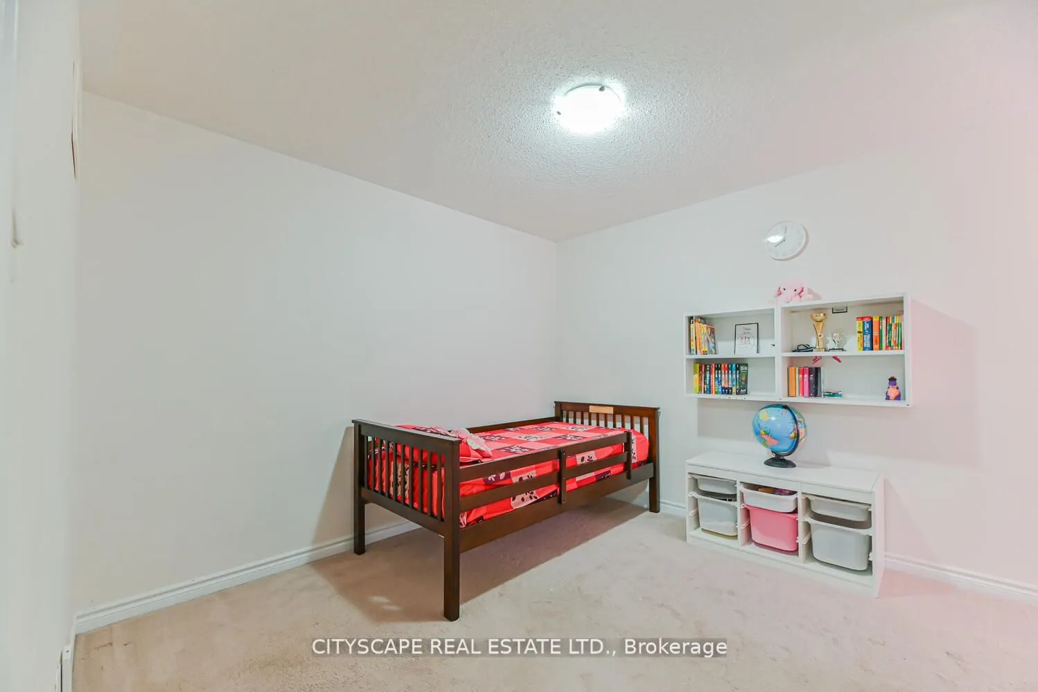 553 Pharo Point
