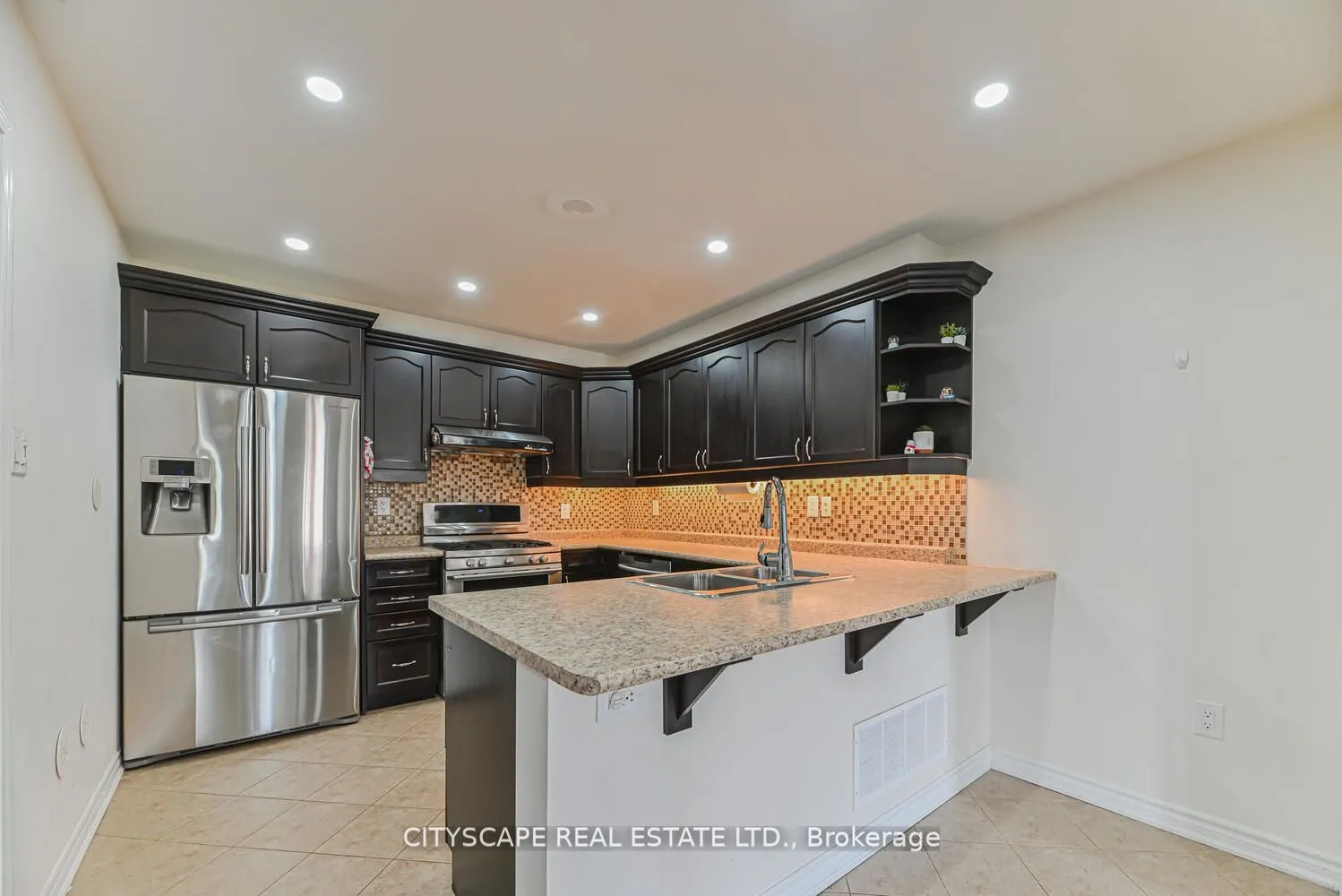 553 Pharo Point