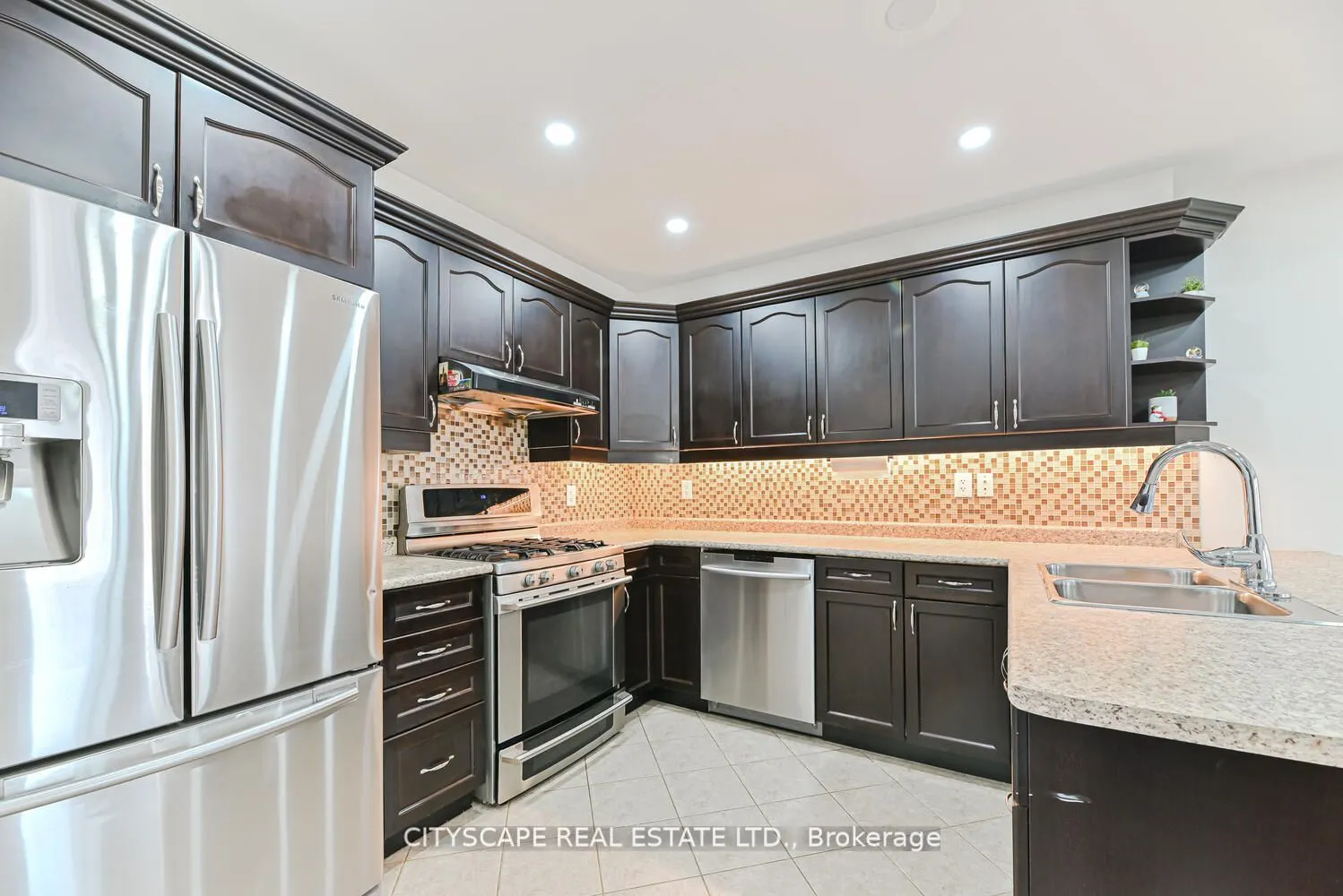 553 Pharo Point