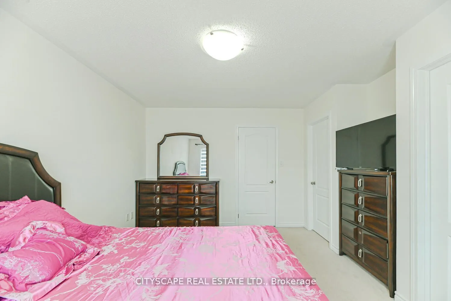 553 Pharo Point