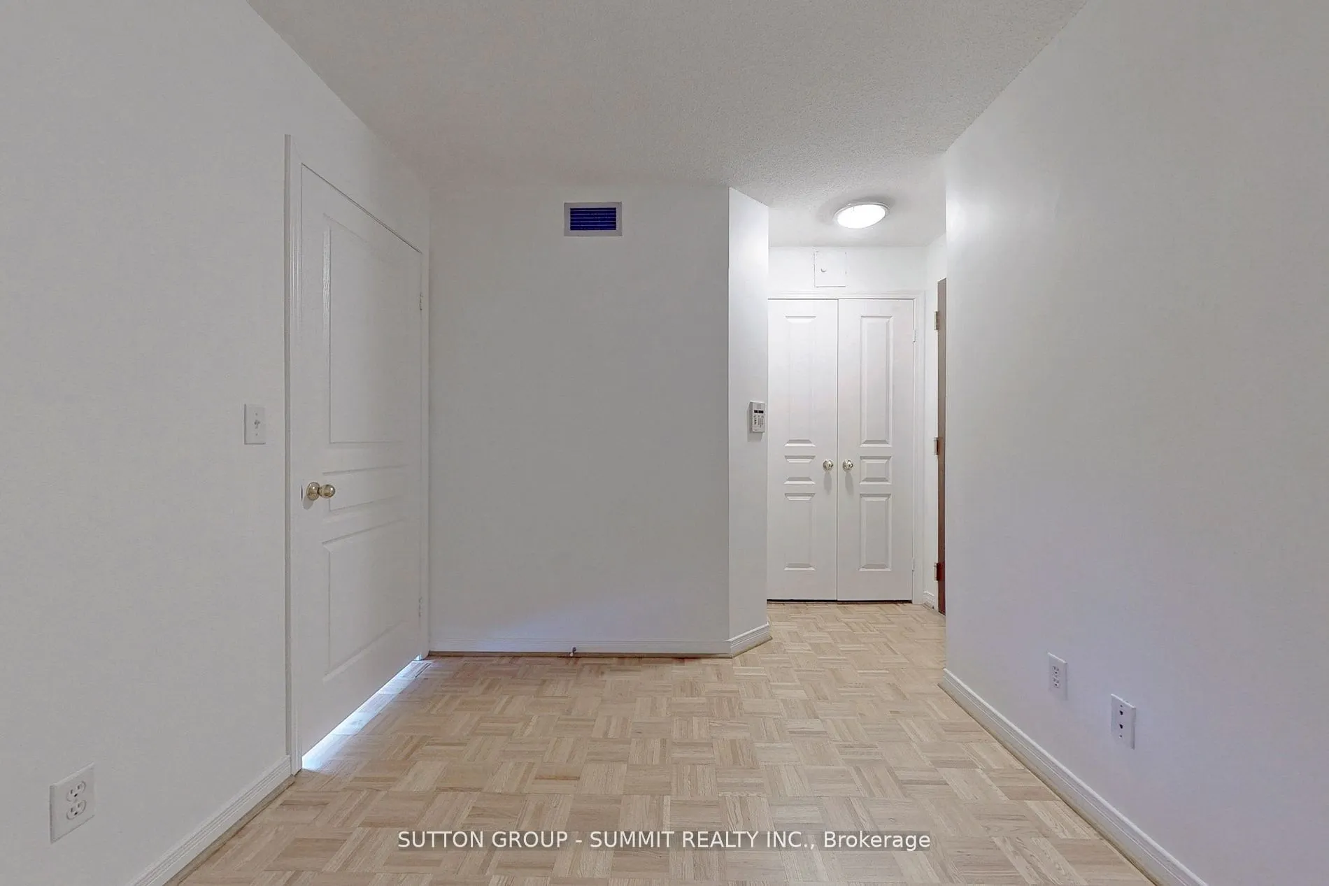 2565 Erin Centre Boulevard, #1203