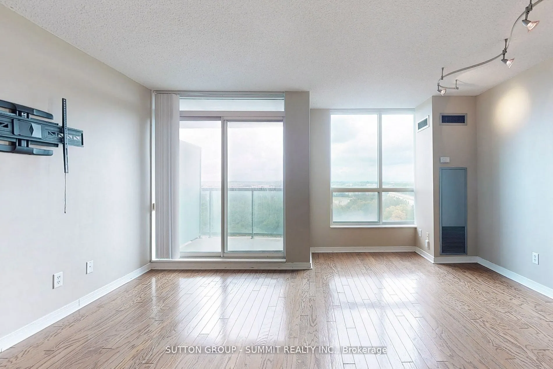 2565 Erin Centre Boulevard, #1203