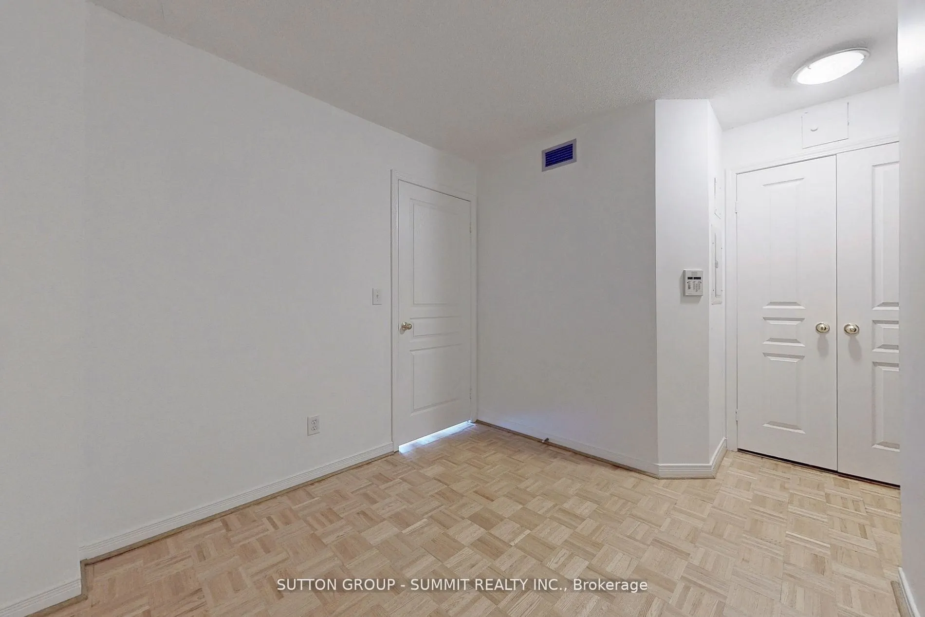 2565 Erin Centre Boulevard, #1203
