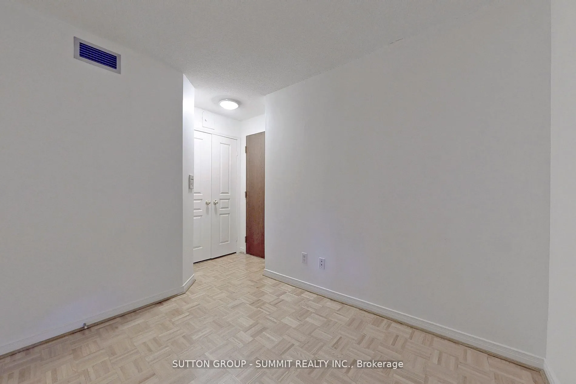 2565 Erin Centre Boulevard, #1203