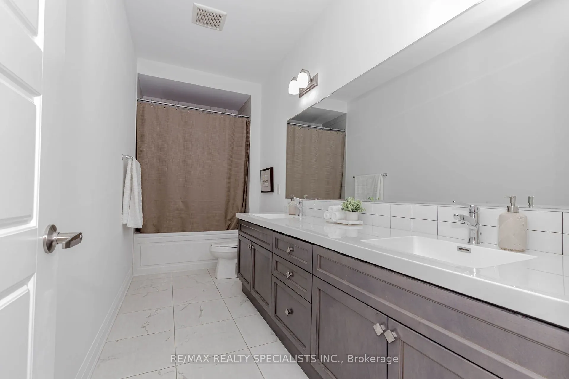 1411 Lobelia Crescent