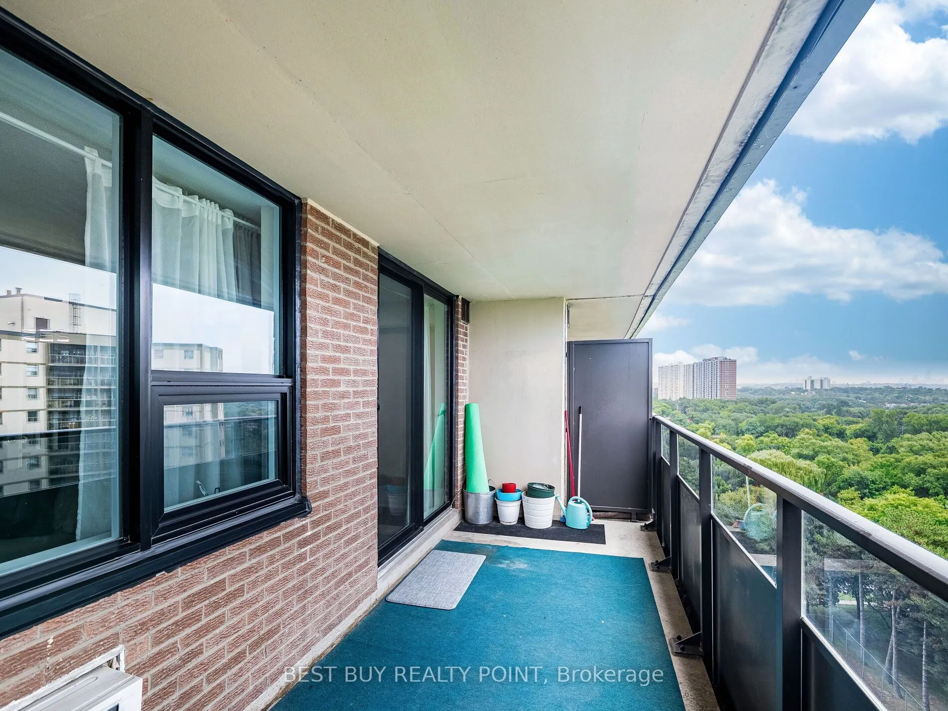 15 La Rose Avenue, #1007