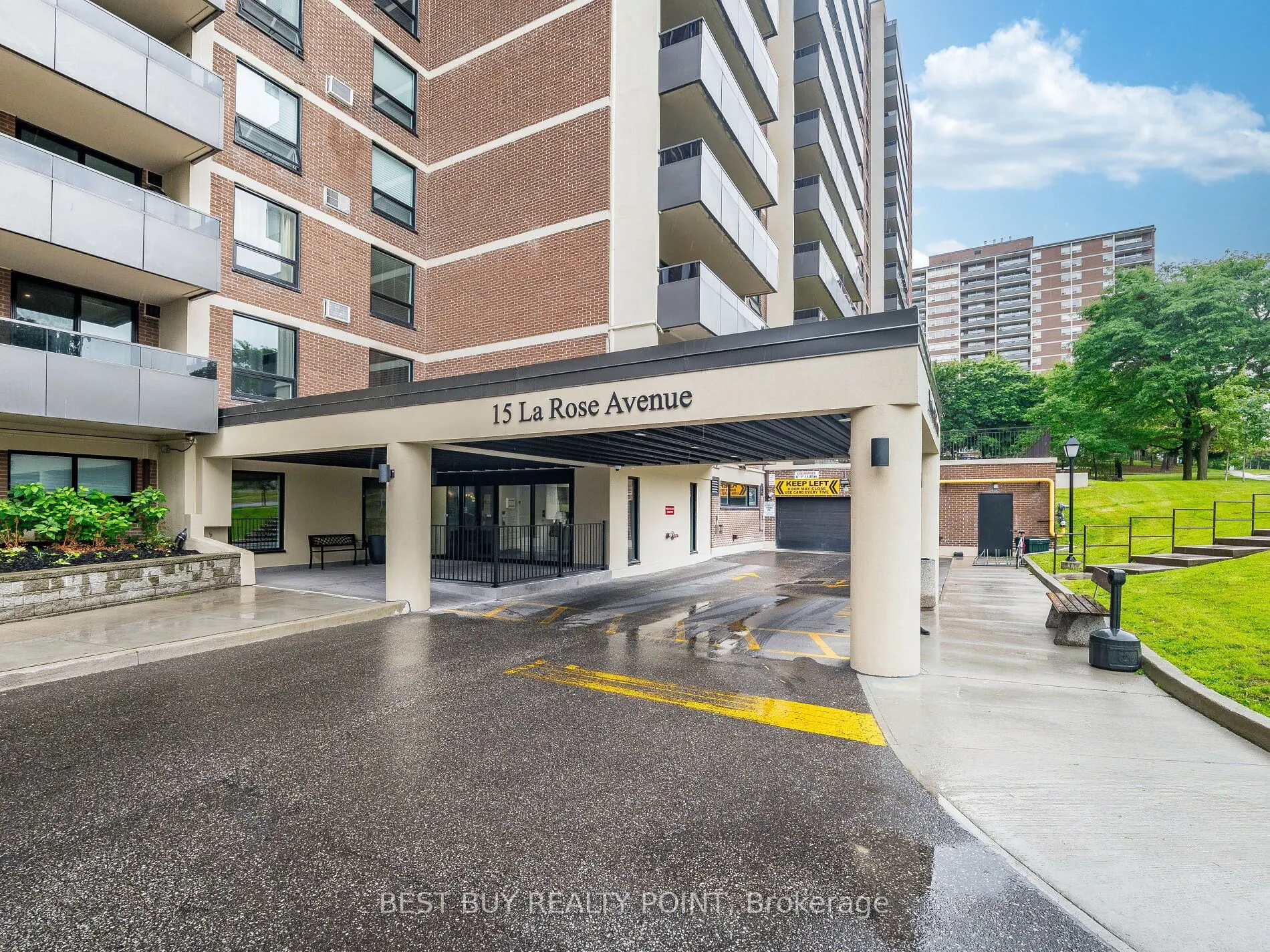 15 La Rose Avenue, #1007