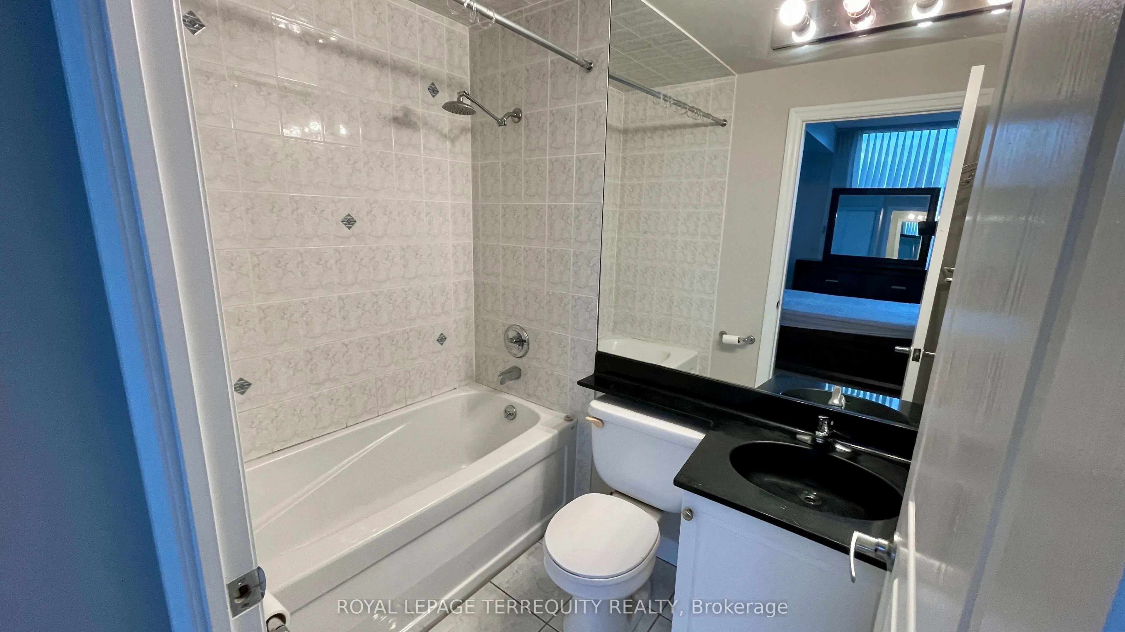 220 Burnhamthorpe Road W, #1003