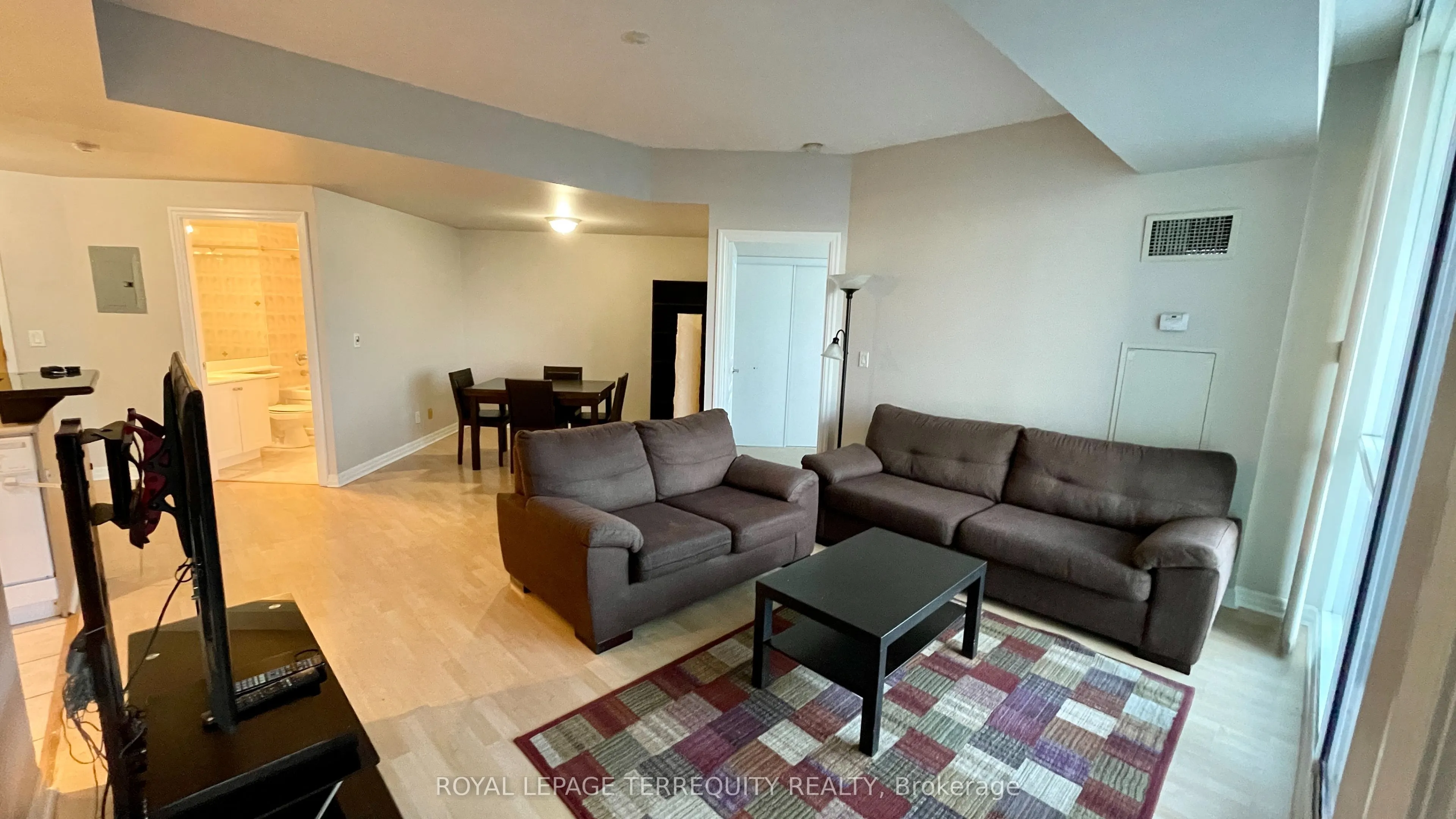 220 Burnhamthorpe Road W, #1003