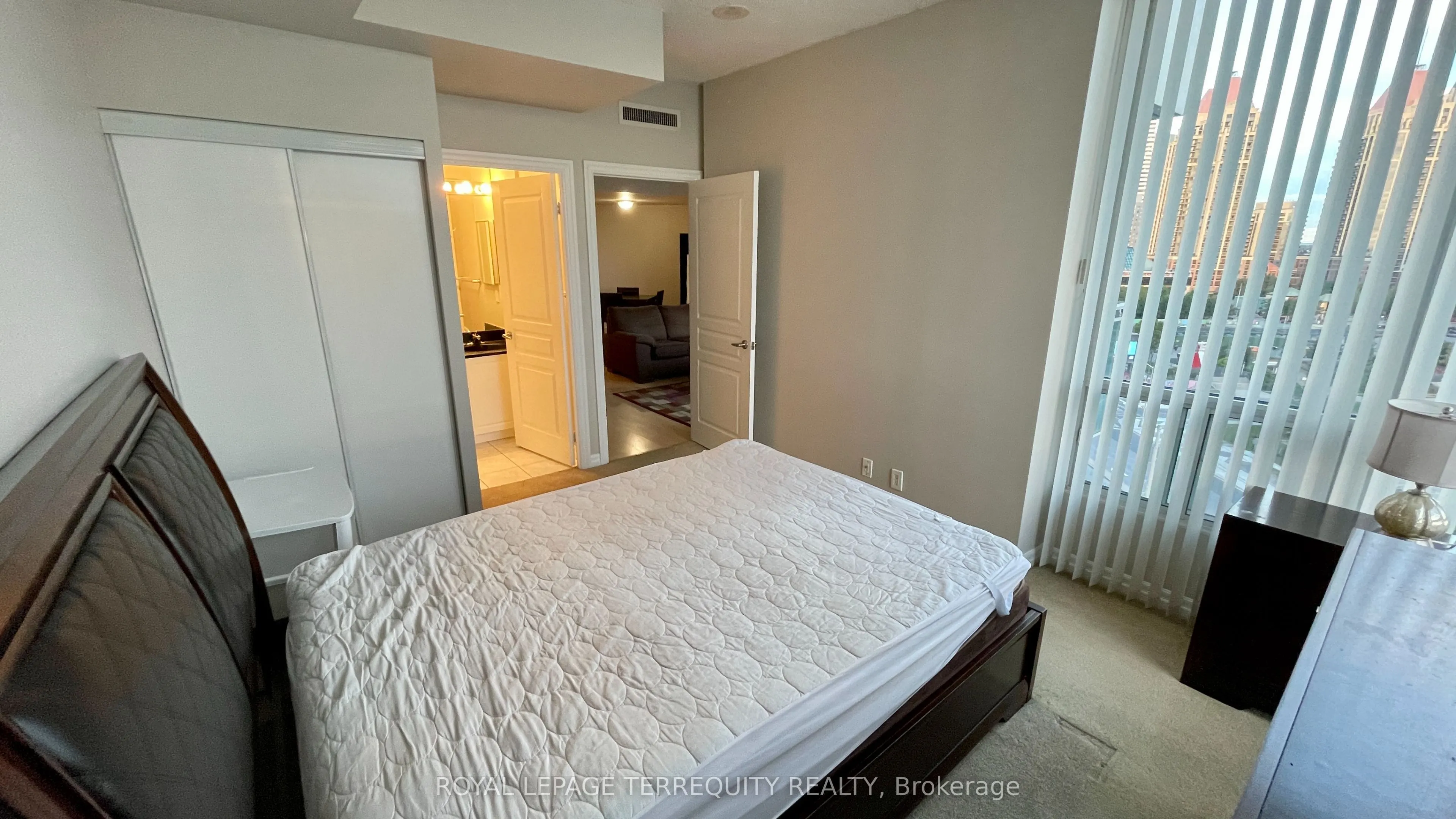 220 Burnhamthorpe Road W, #1003