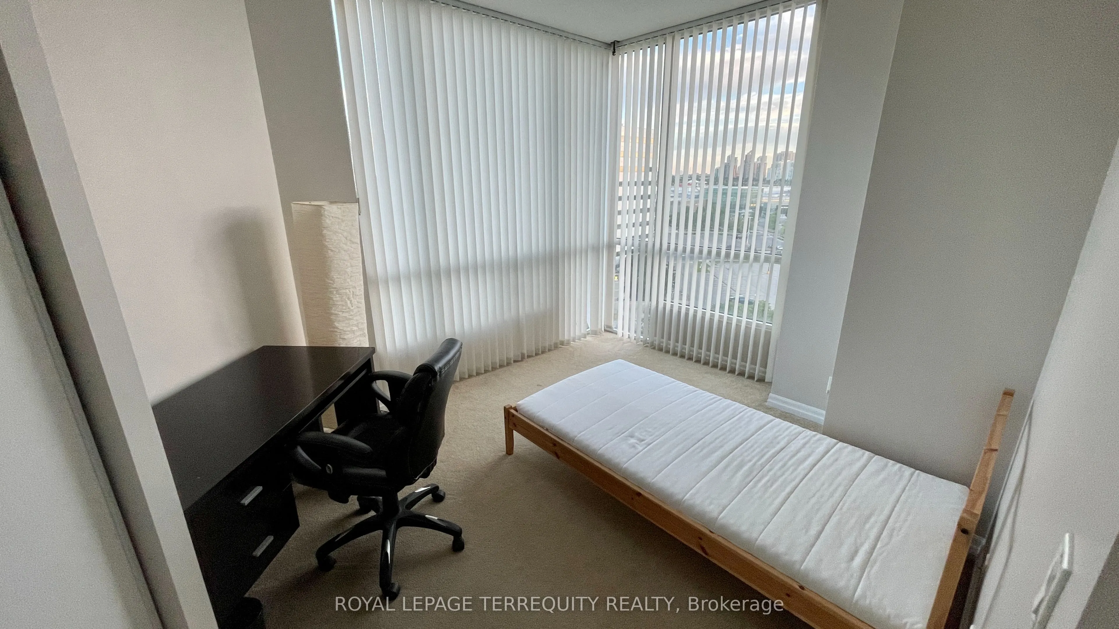 220 Burnhamthorpe Road W, #1003