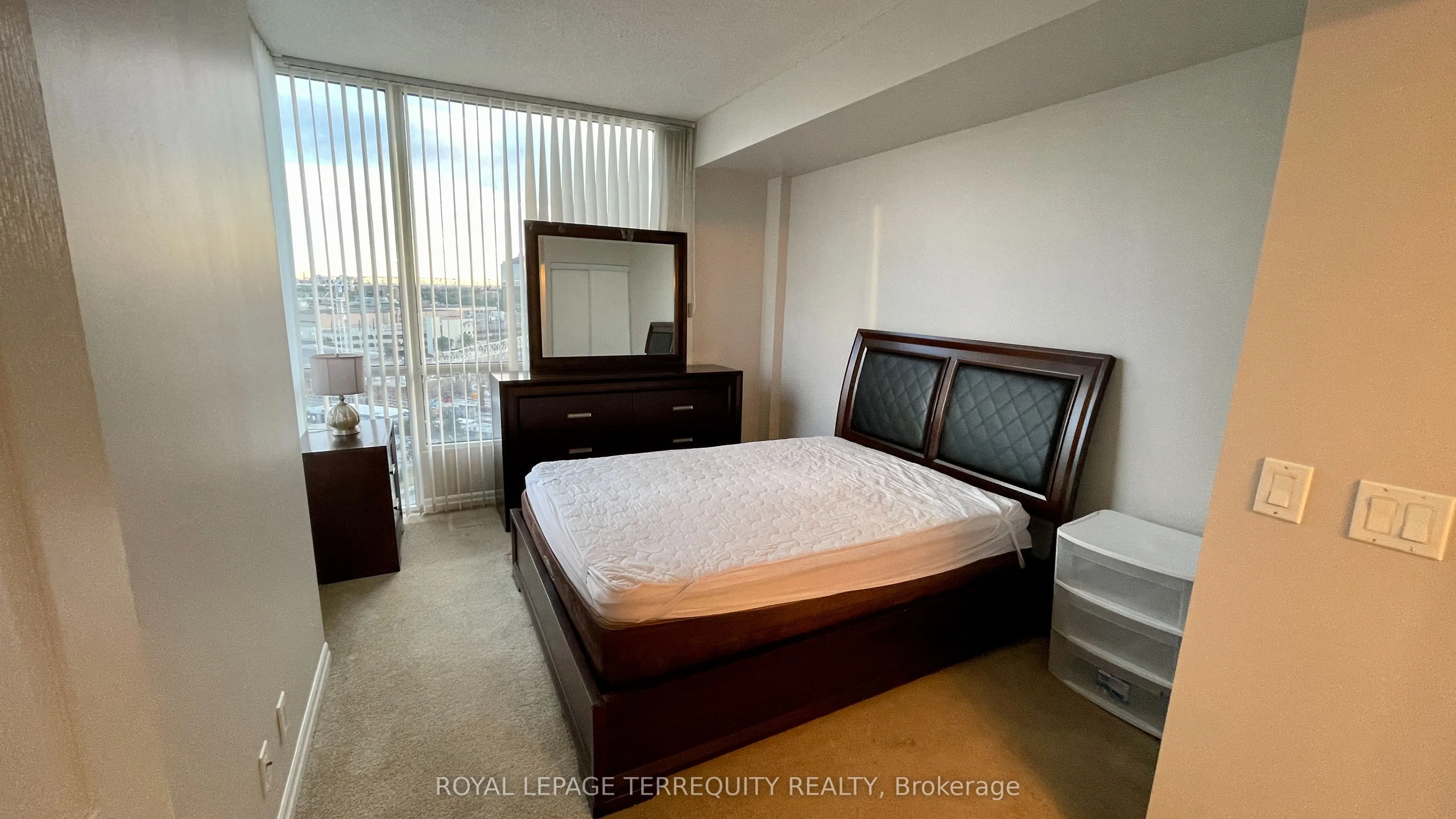 220 Burnhamthorpe Road W, #1003