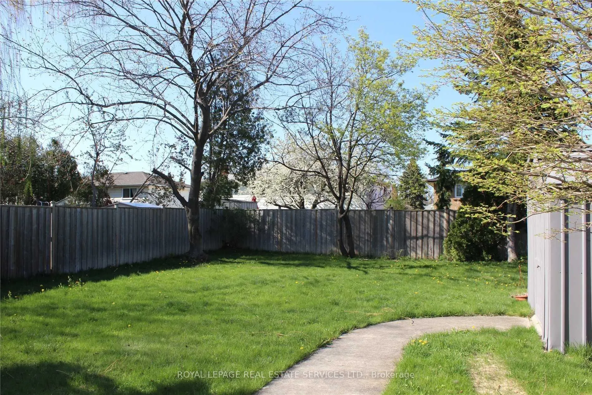 393 Mississauga Valley Boulevard