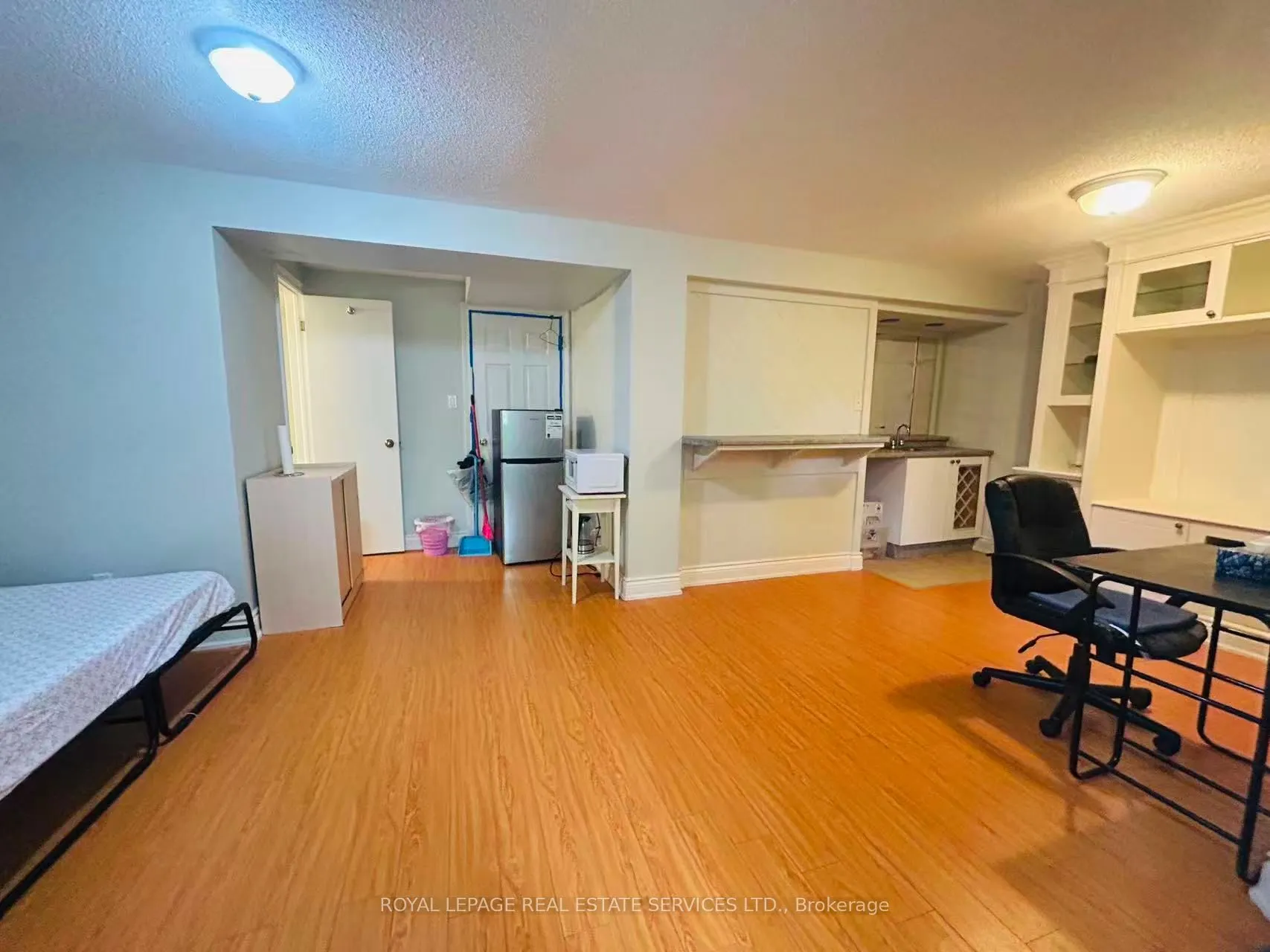 393 Mississauga Valley Boulevard