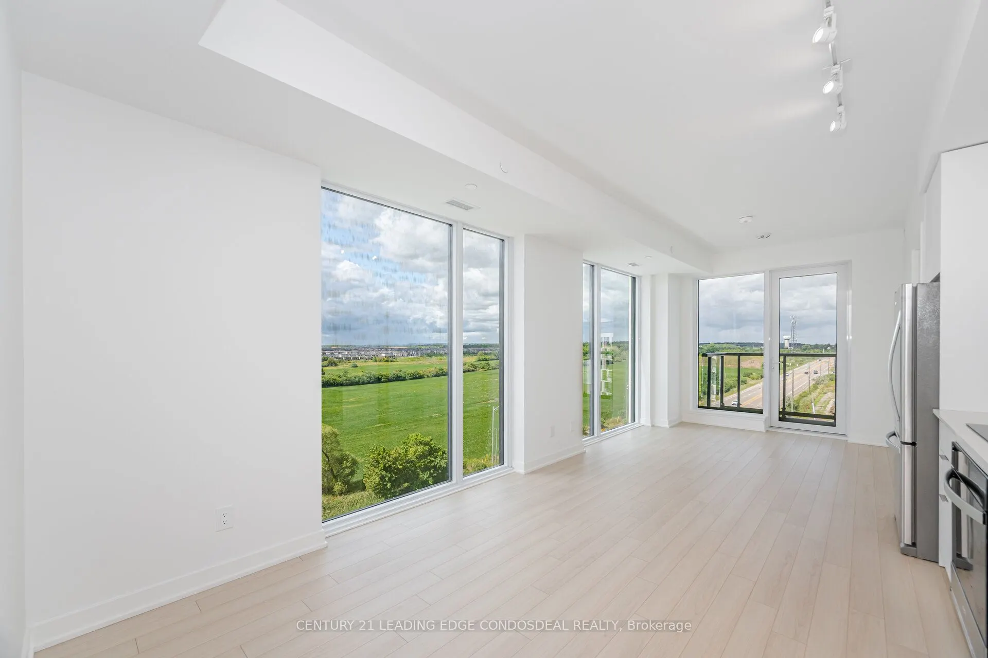 3079 Trafalgar Road, #803