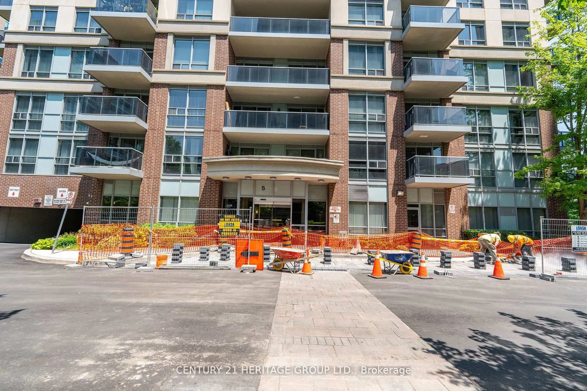 5 Michael Power Place, #2002
