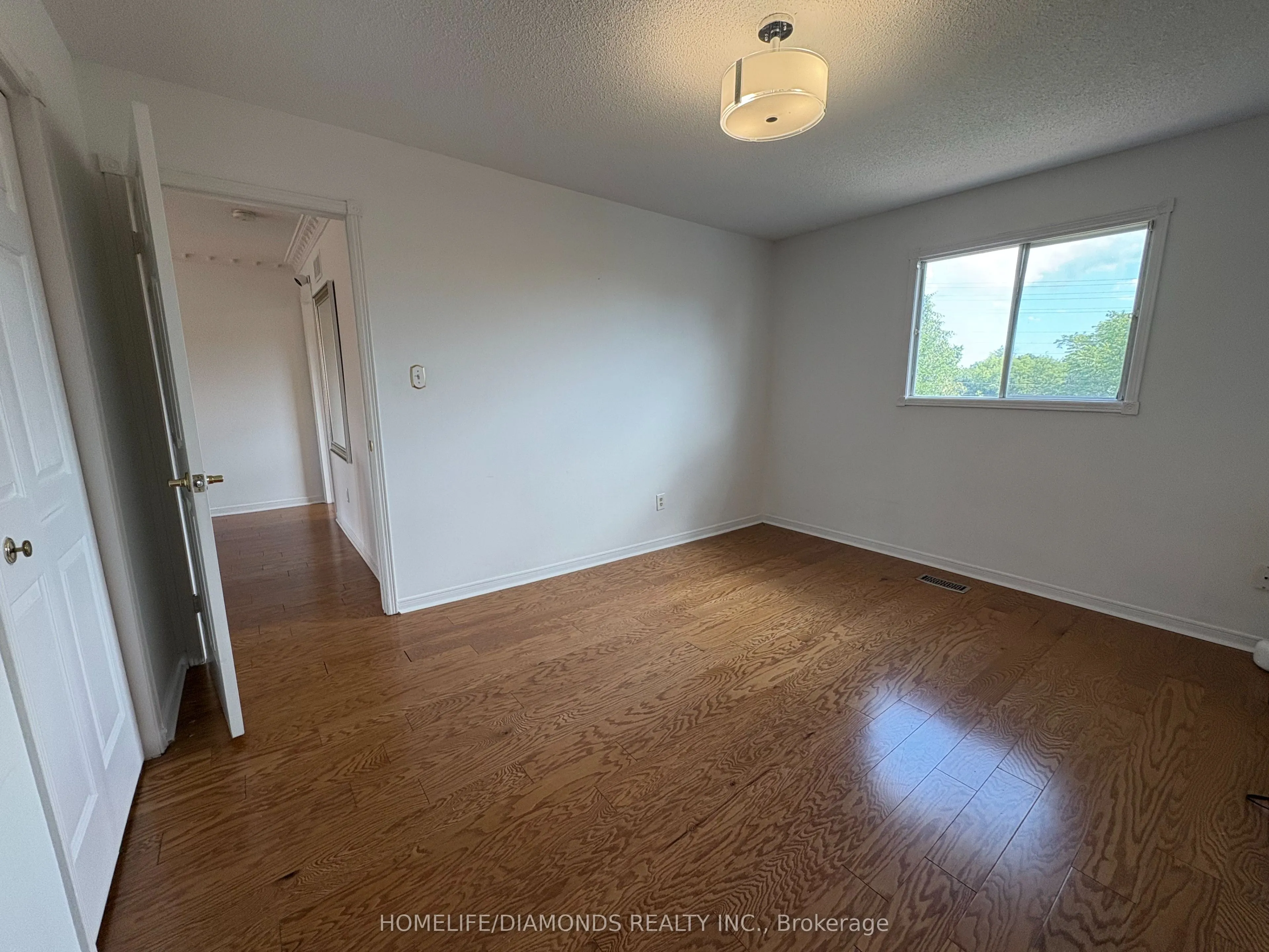 1401 Wakehurst Crescent