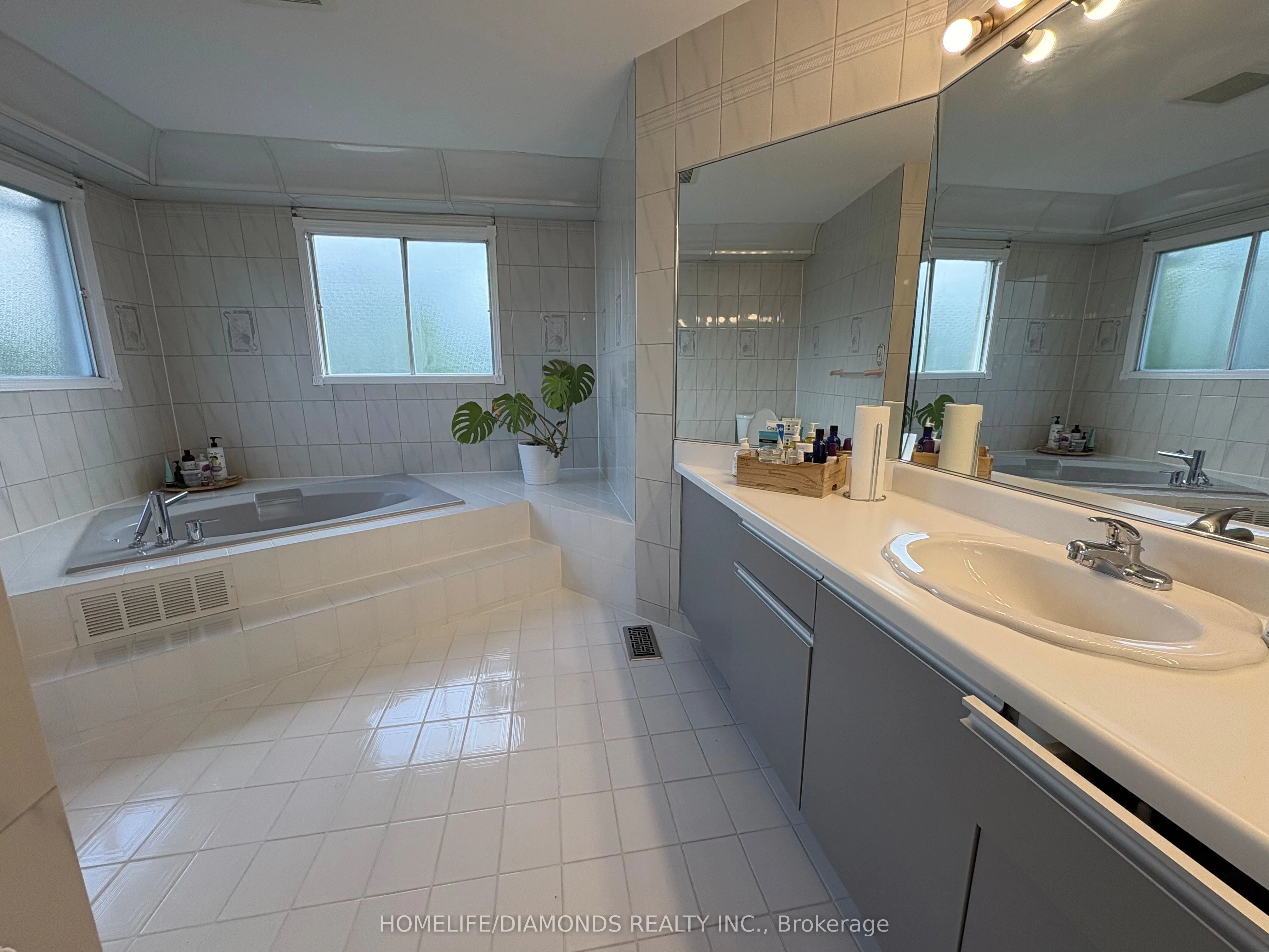 1401 Wakehurst Crescent