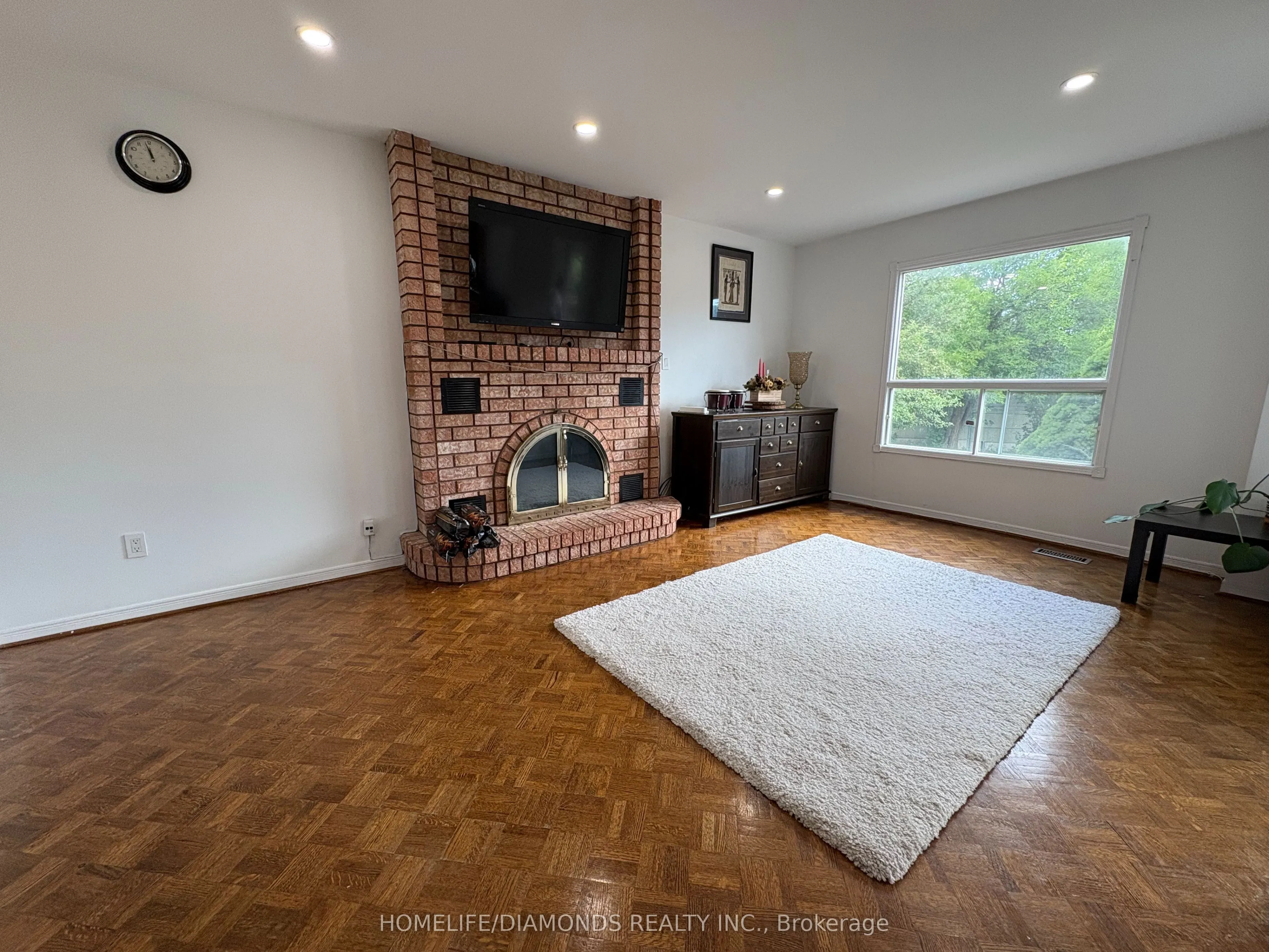 1401 Wakehurst Crescent