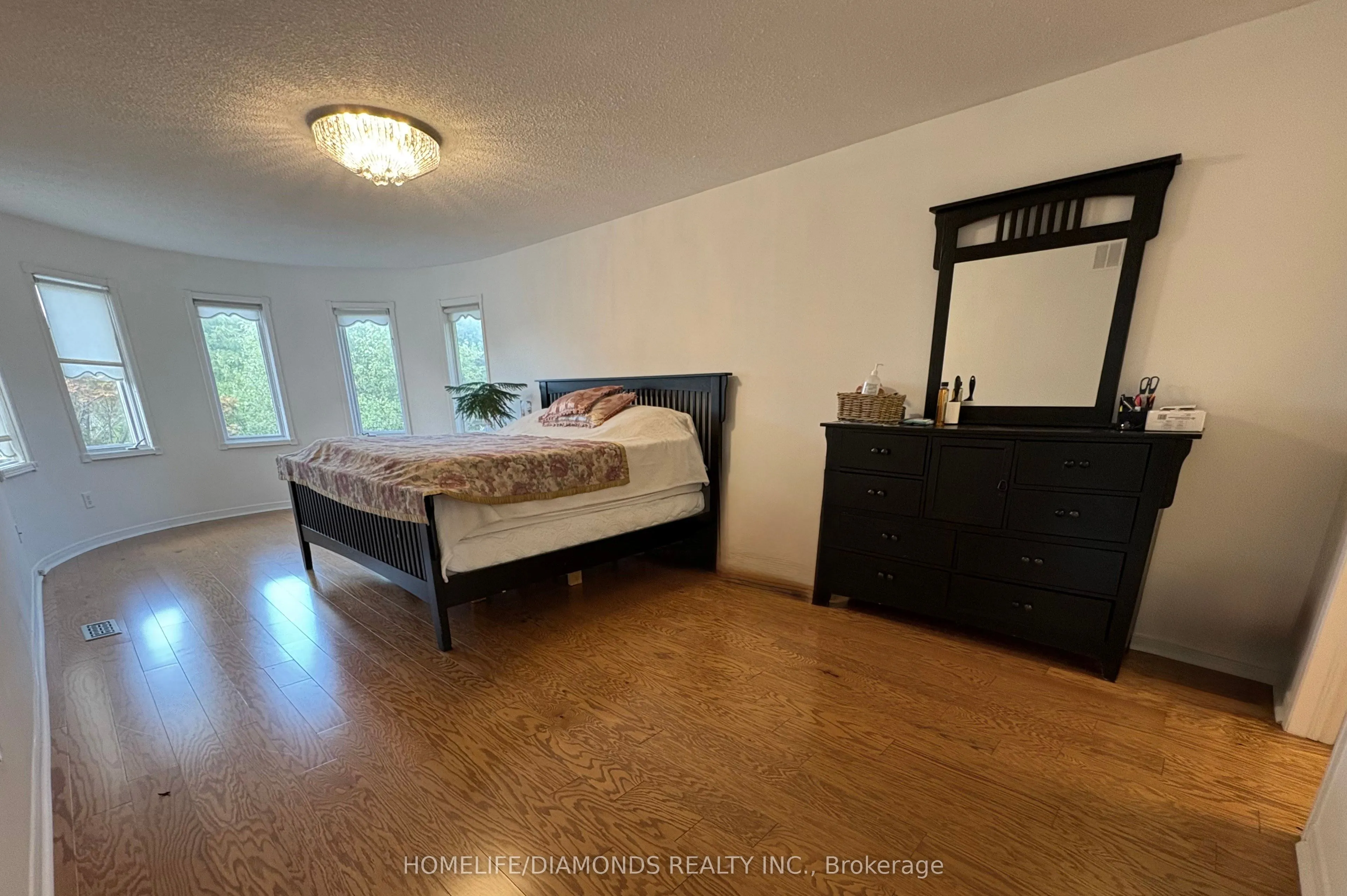 1401 Wakehurst Crescent