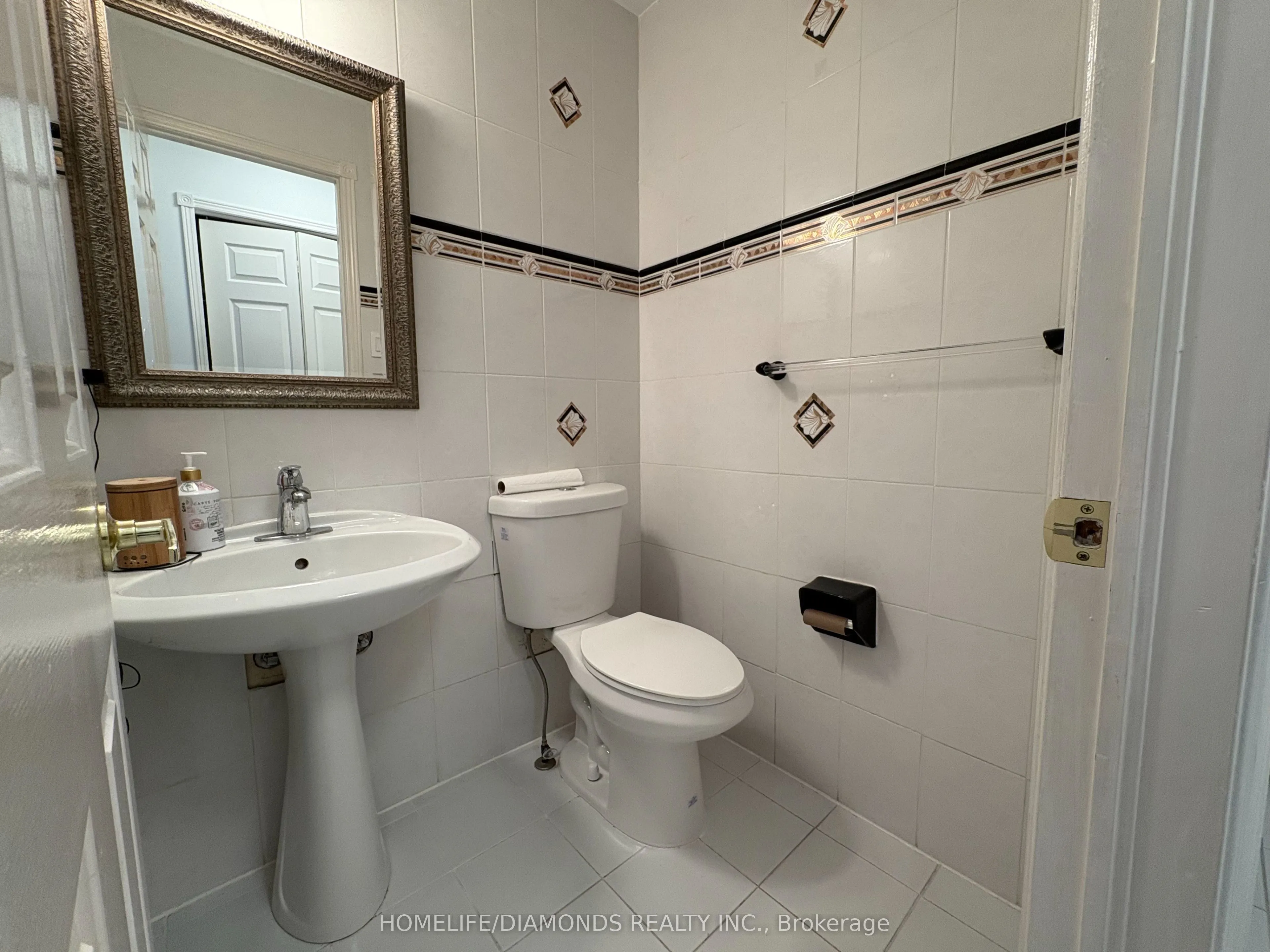 1401 Wakehurst Crescent