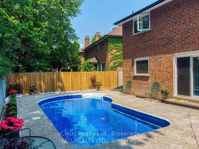 1285 Deer Run