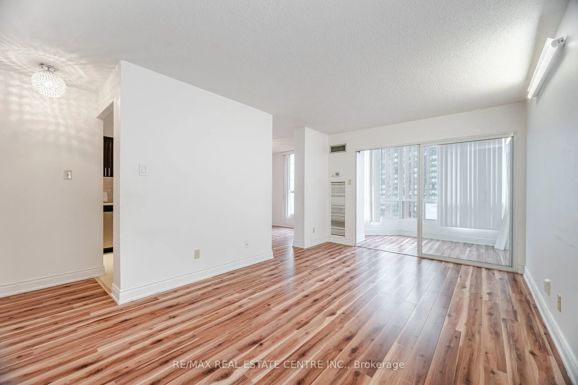 115 Hillcrest Avenue, #811