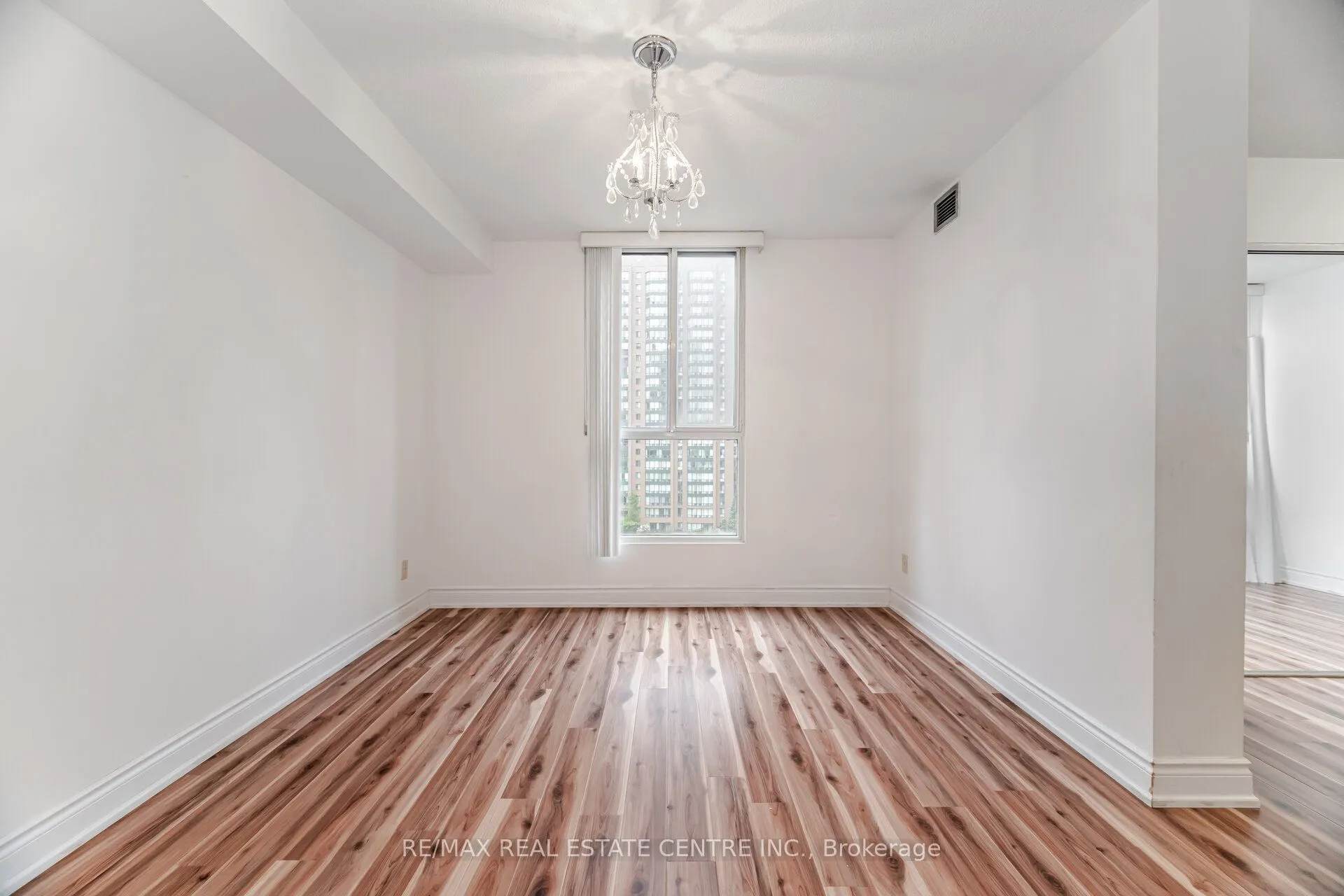 115 Hillcrest Avenue, #811