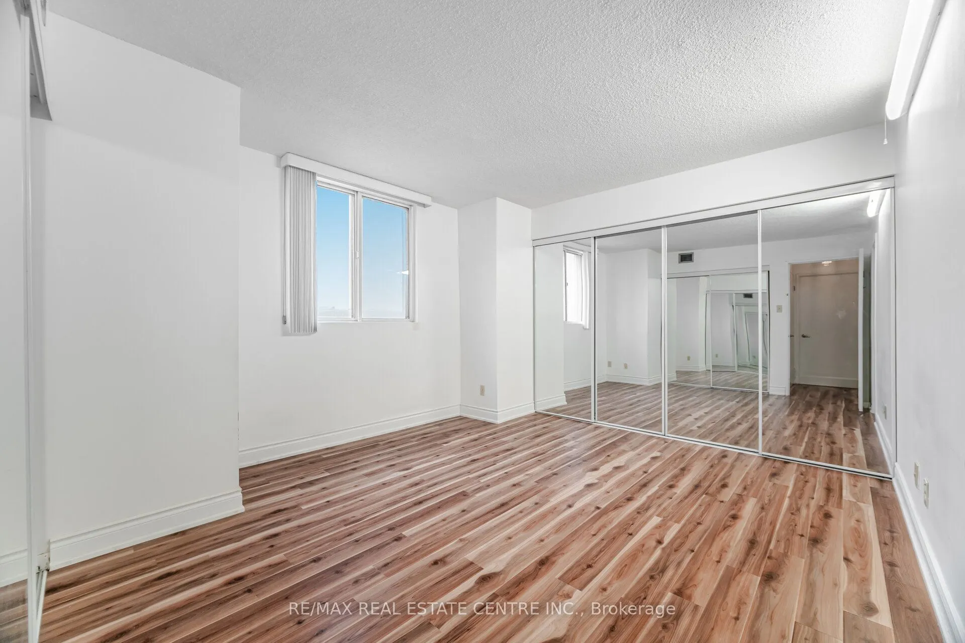 115 Hillcrest Avenue, #811