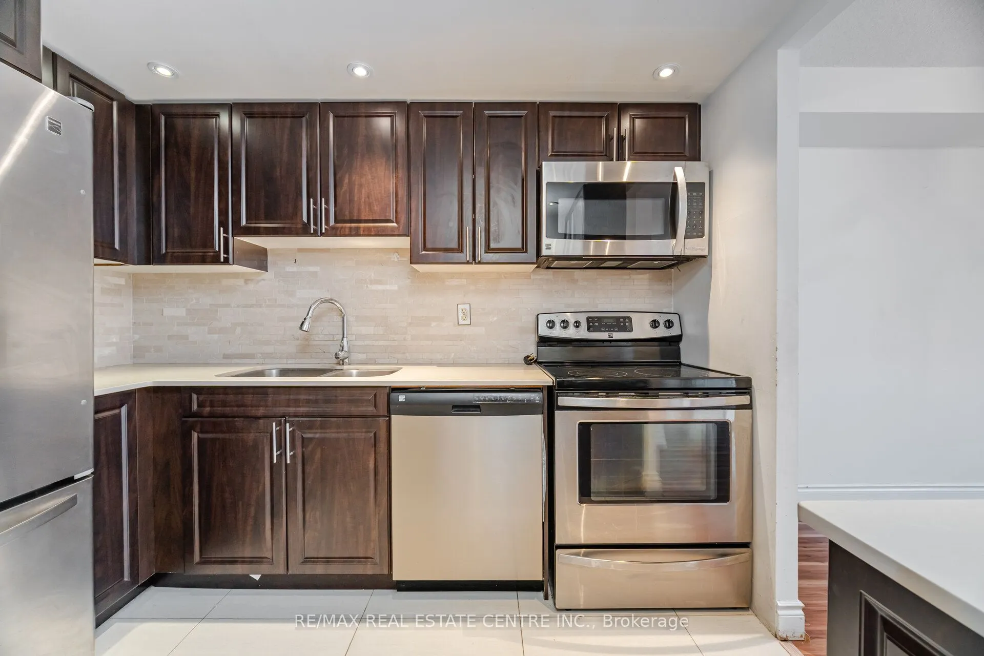 115 Hillcrest Avenue, #811