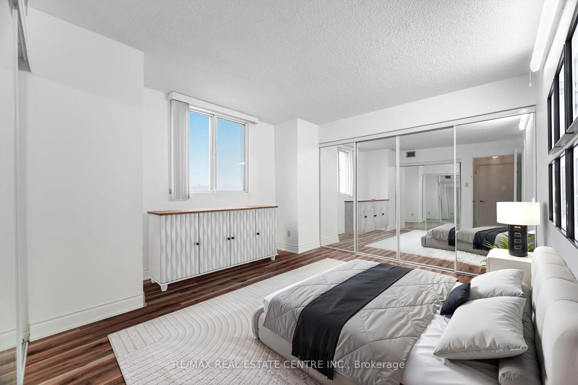 115 Hillcrest Avenue, #811
