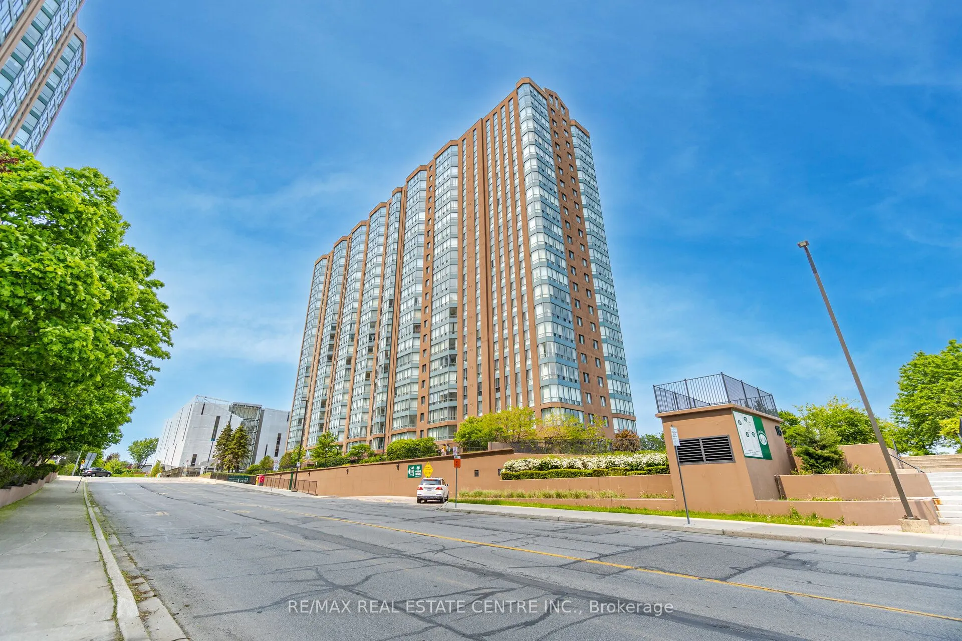 115 Hillcrest Avenue, #811