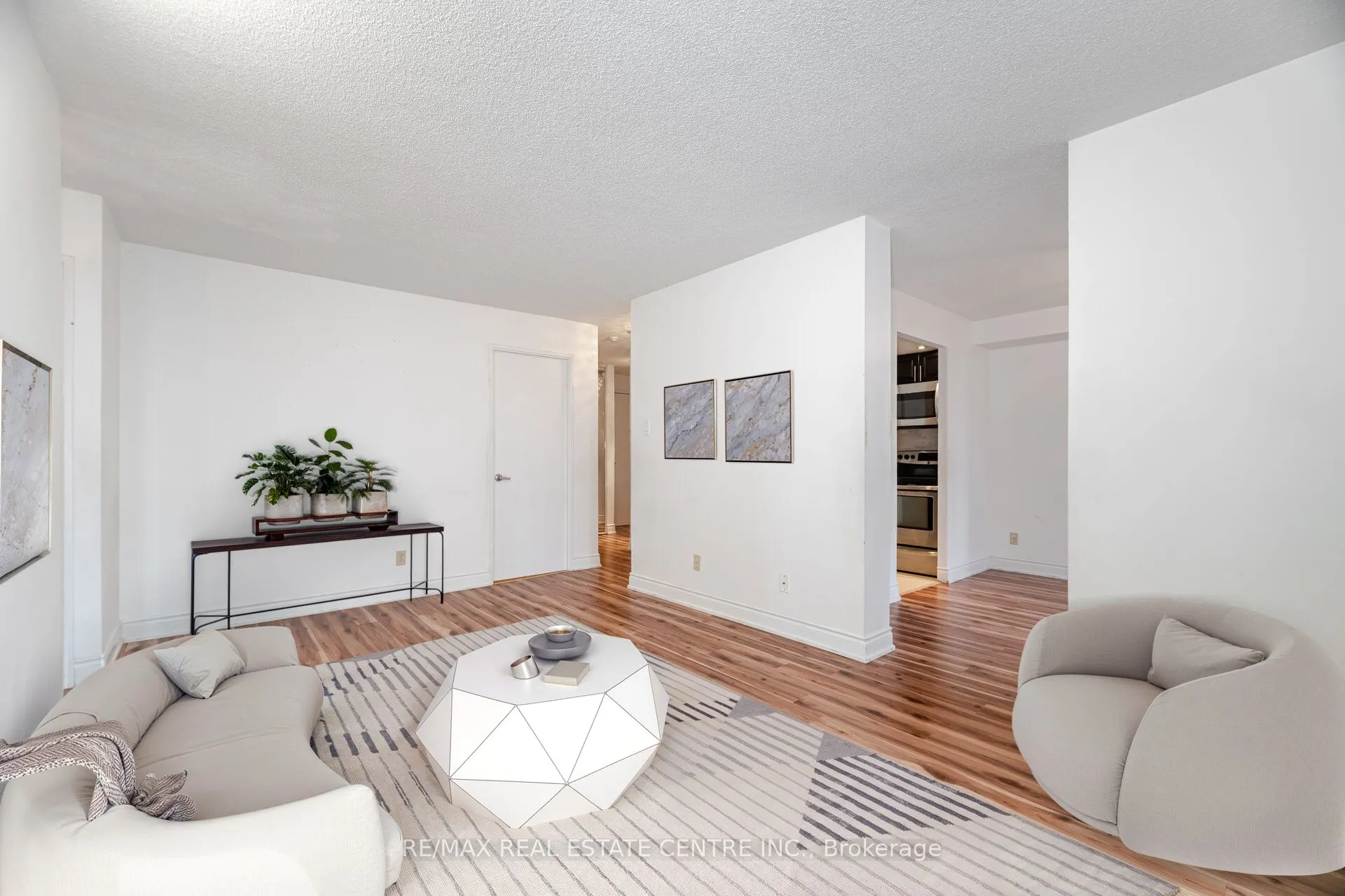 115 Hillcrest Avenue, #811