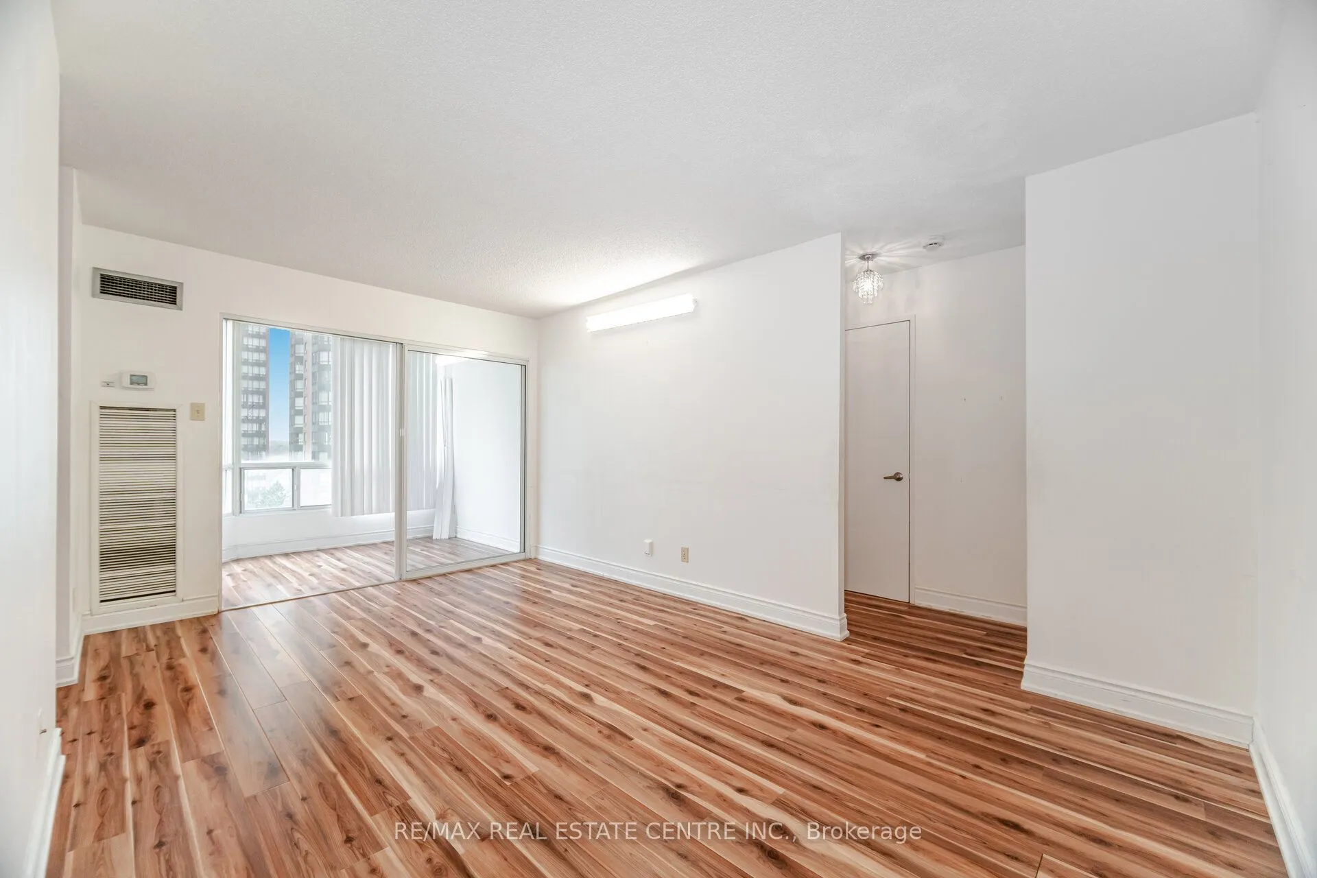 115 Hillcrest Avenue, #811
